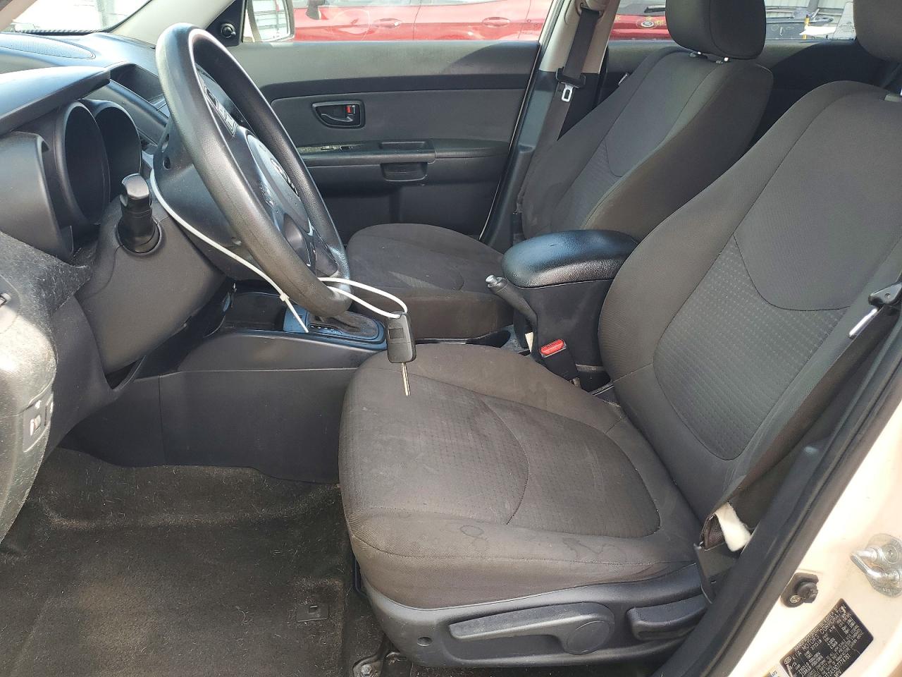 2013 Kia Soul Base Cream vin: KNDJT2A55D7774761