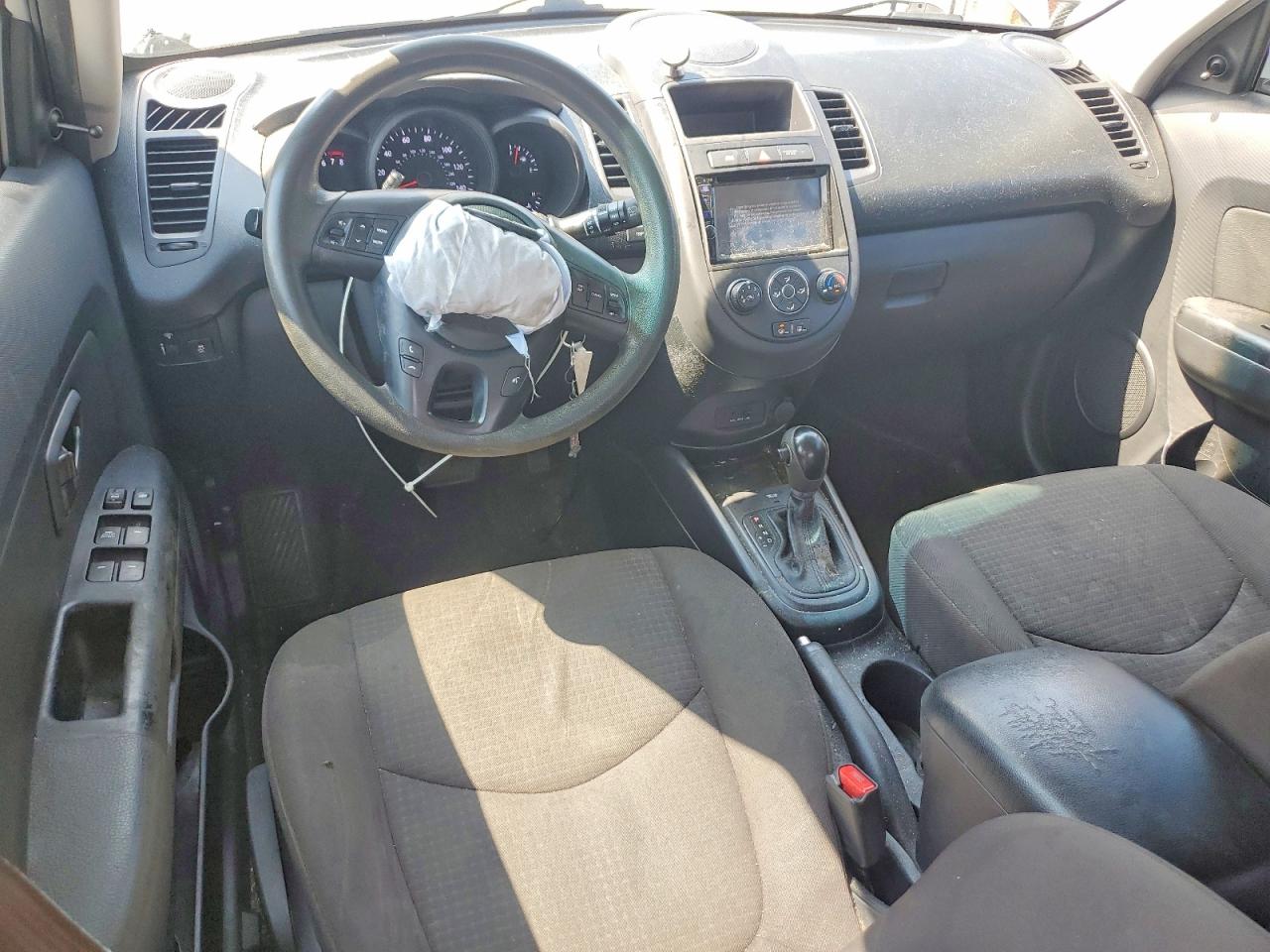 2012 Kia Soul Base Silver vin: KNDJT2A56C7378515