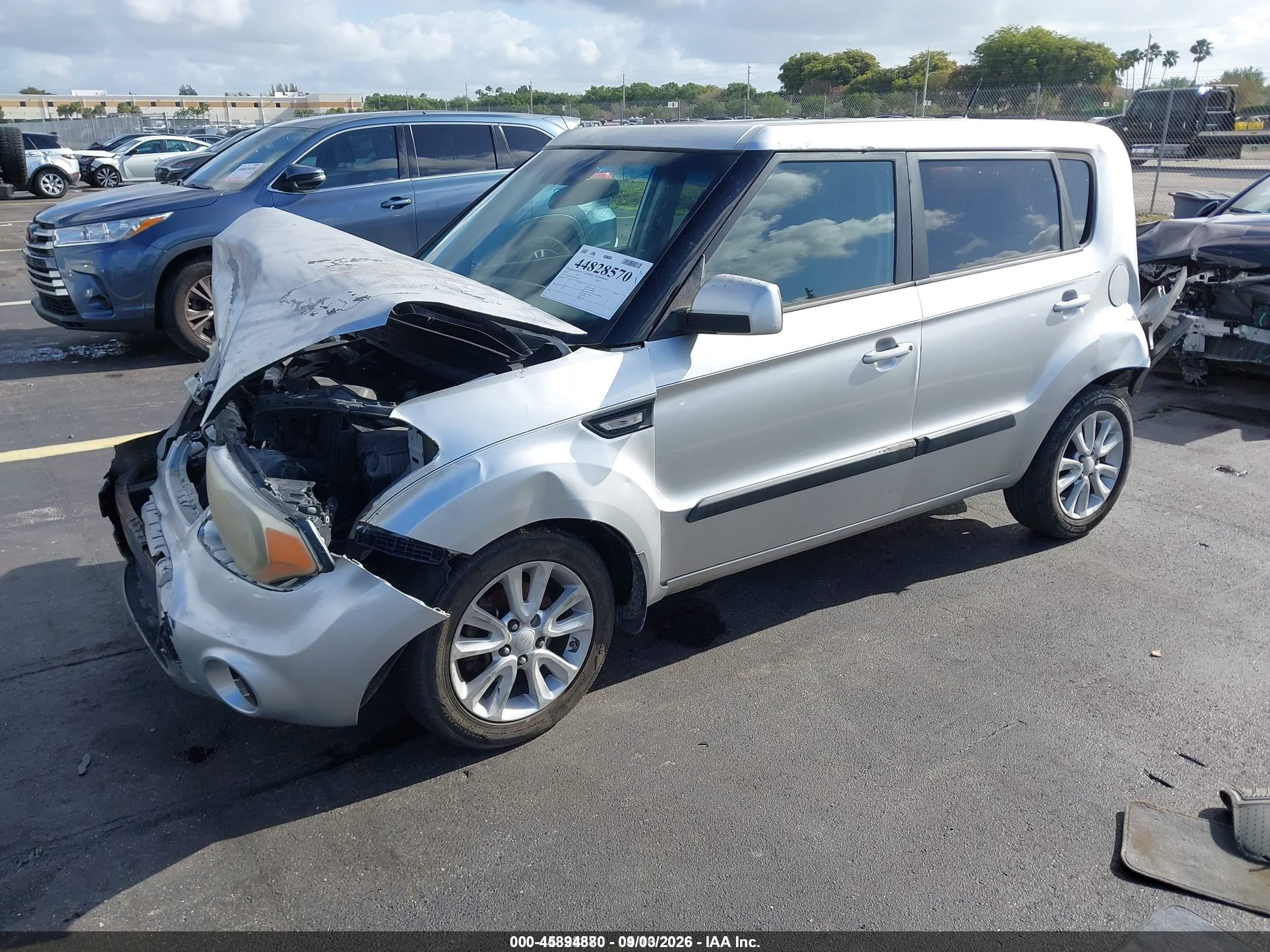 2012 Kia Soul ! Silver vin: KNDJT2A56C7403297