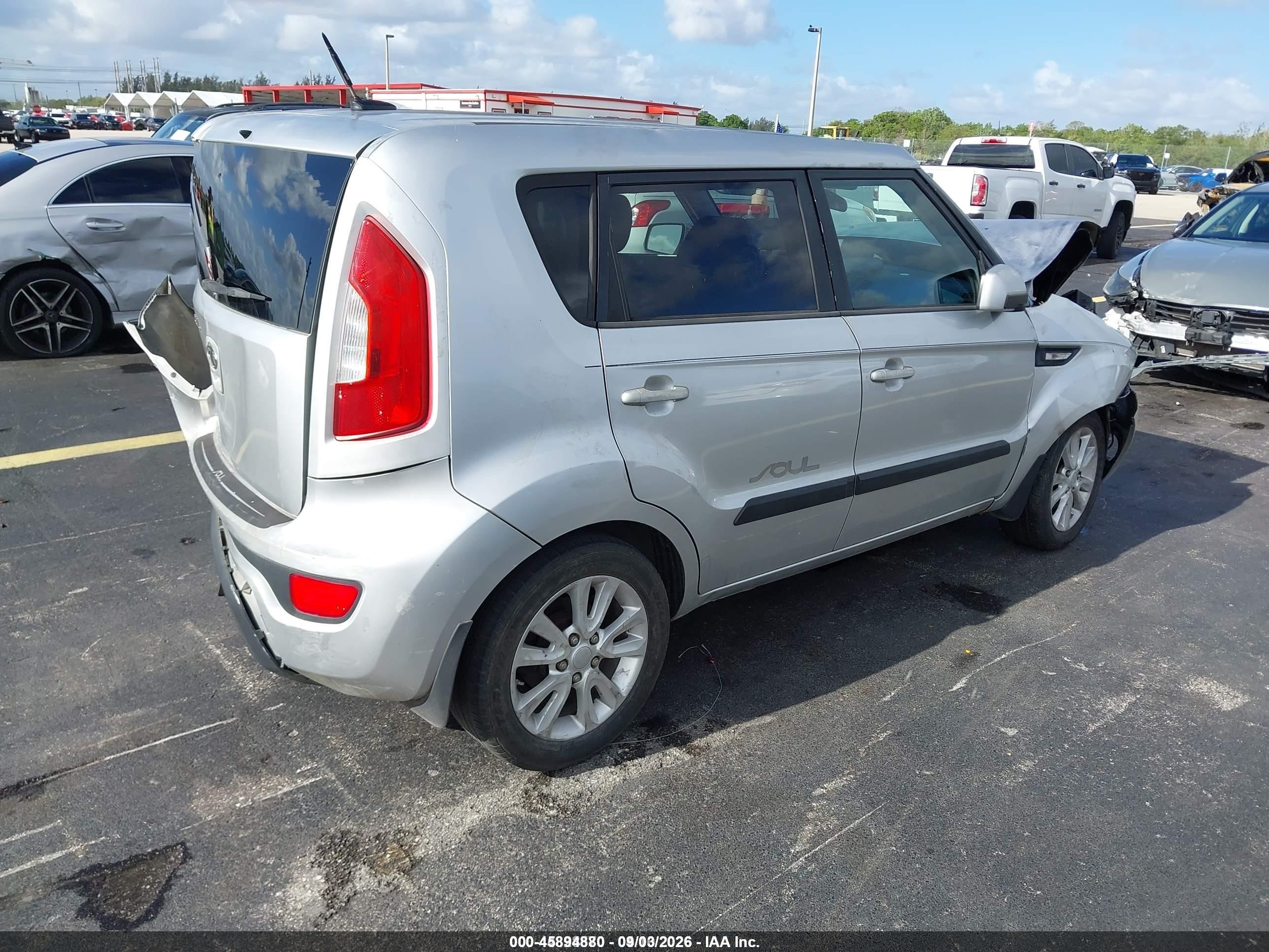 2012 Kia Soul ! Silver vin: KNDJT2A56C7403297