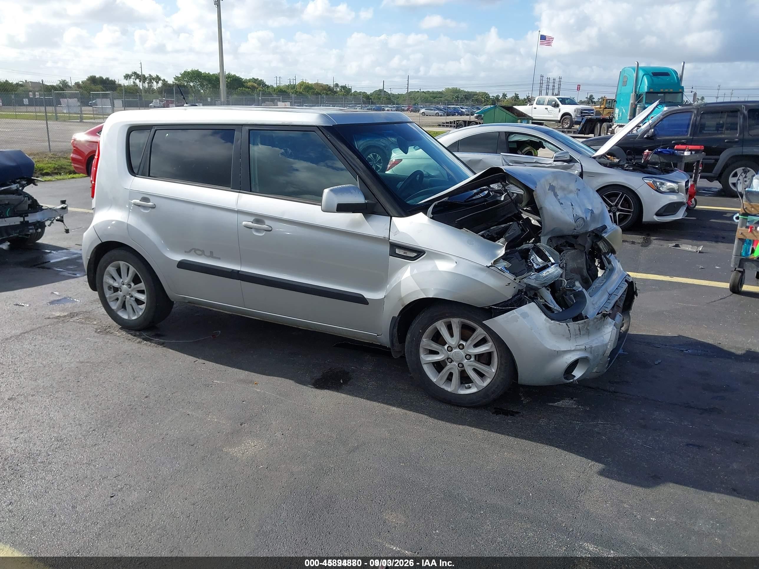 2012 Kia Soul ! Silver vin: KNDJT2A56C7403297