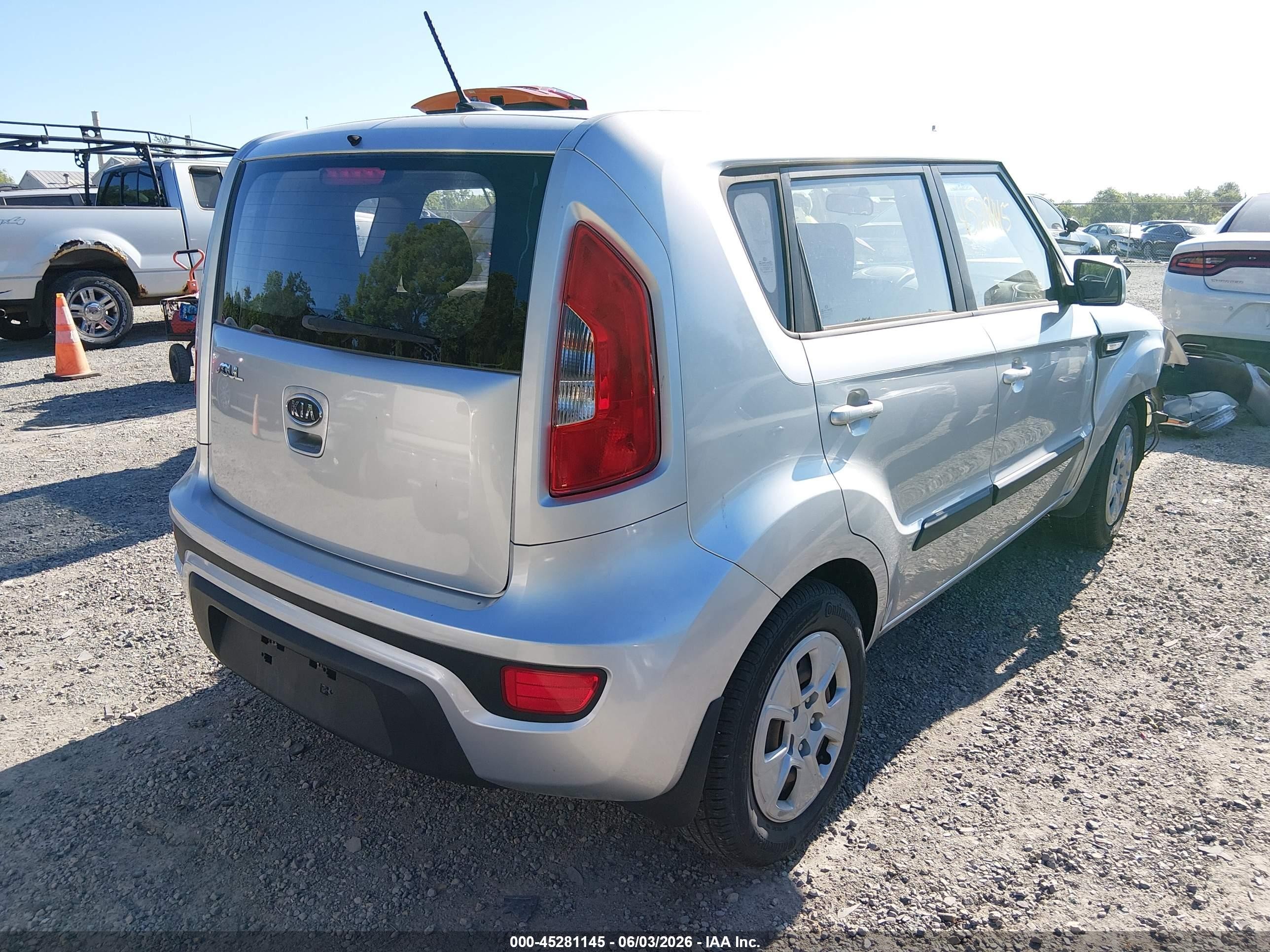 2012 Kia Soul   Silver vin: KNDJT2A56C7435828