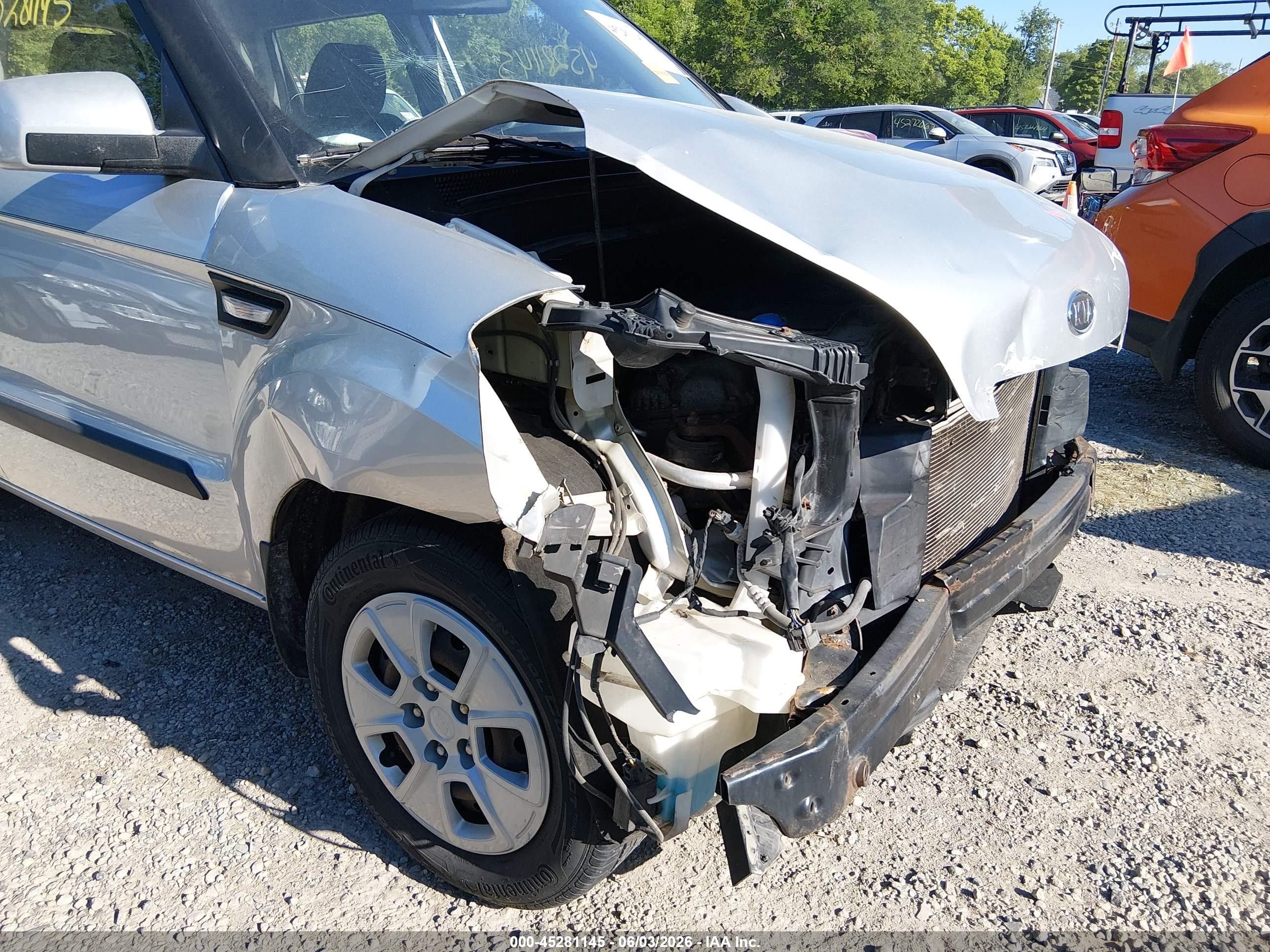 2012 Kia Soul   Silver vin: KNDJT2A56C7435828