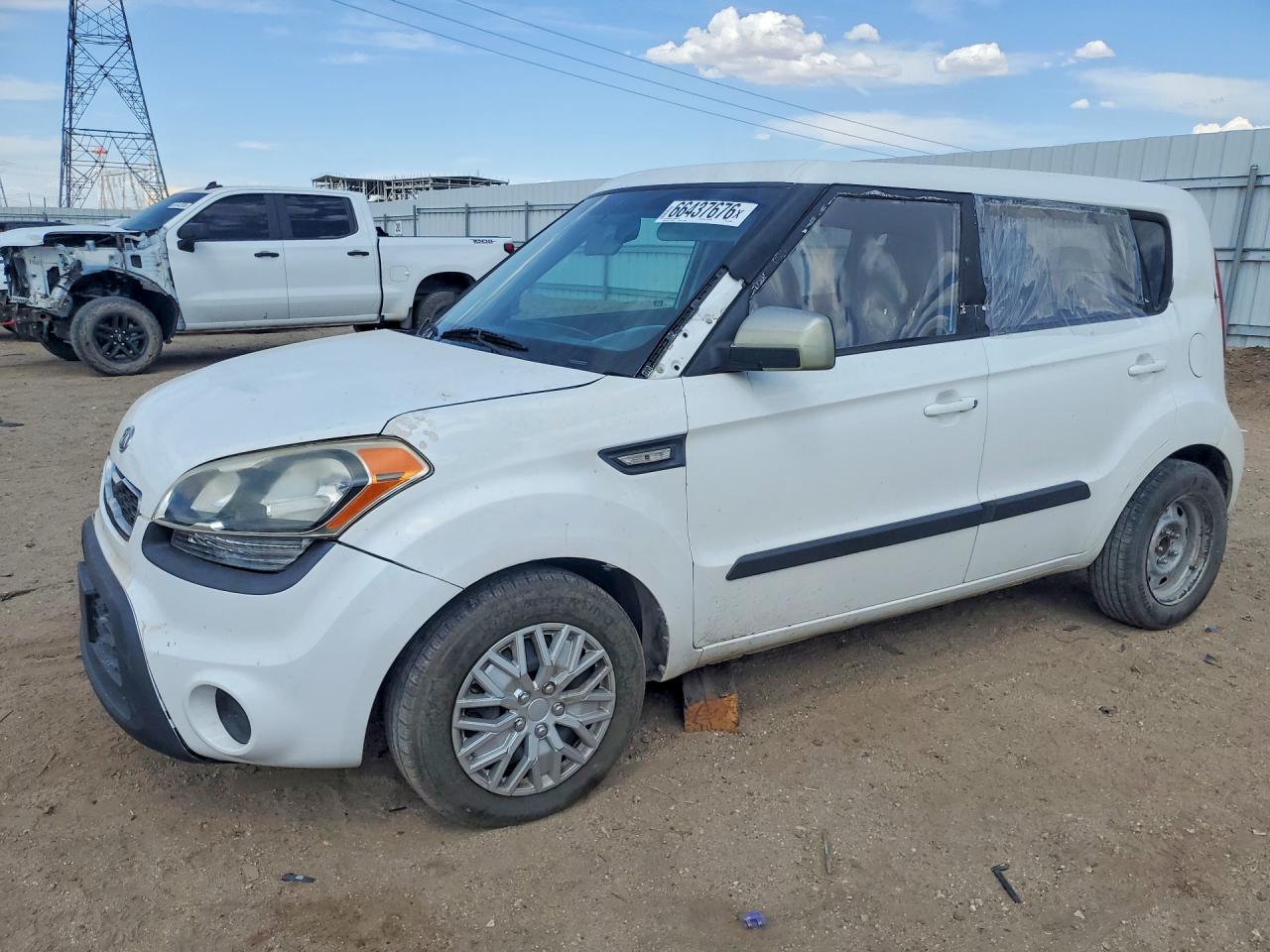 2012 Kia Soul Base White vin: KNDJT2A56C7477206