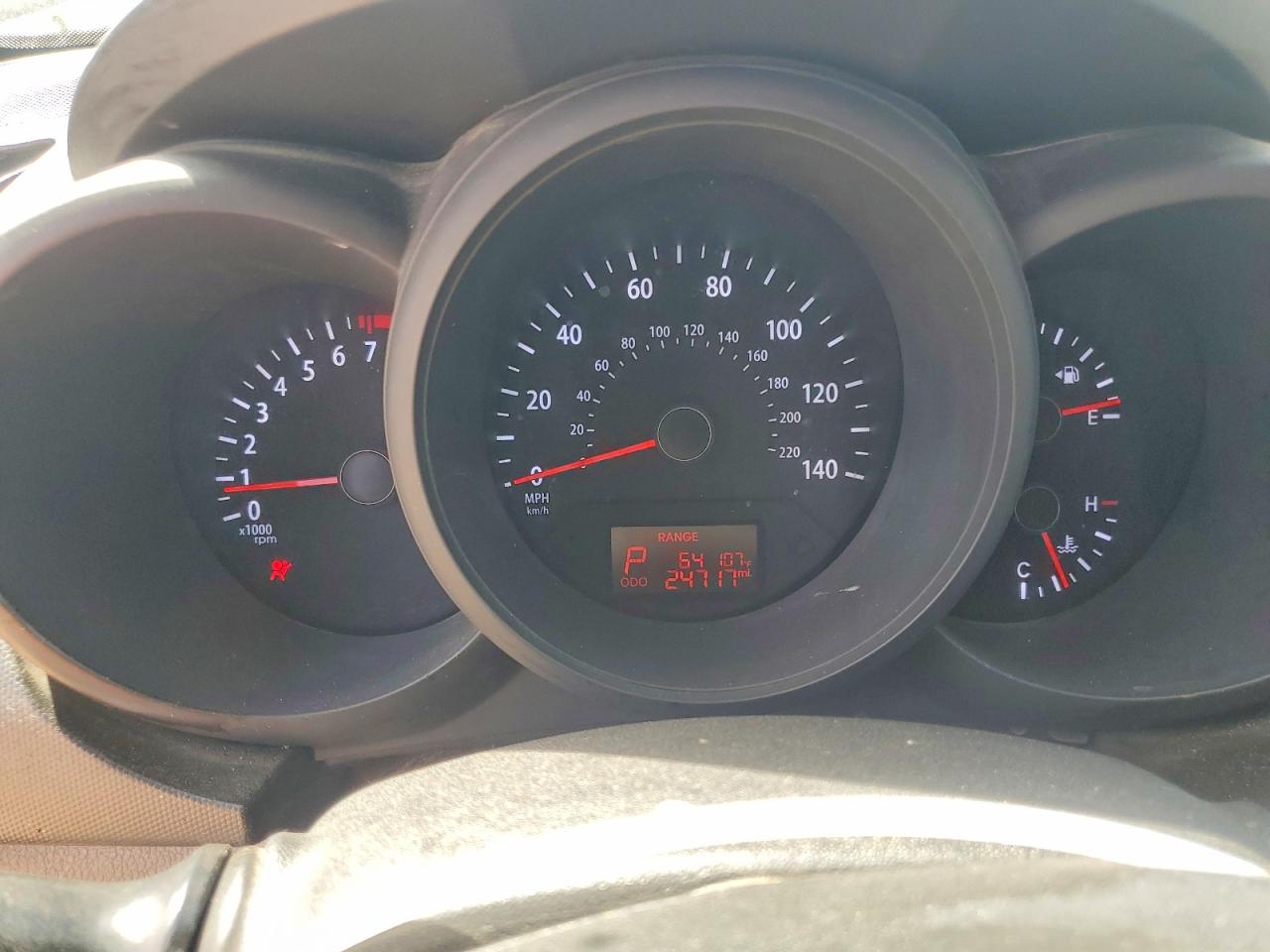 2012 Kia Soul Base White vin: KNDJT2A56C7477206