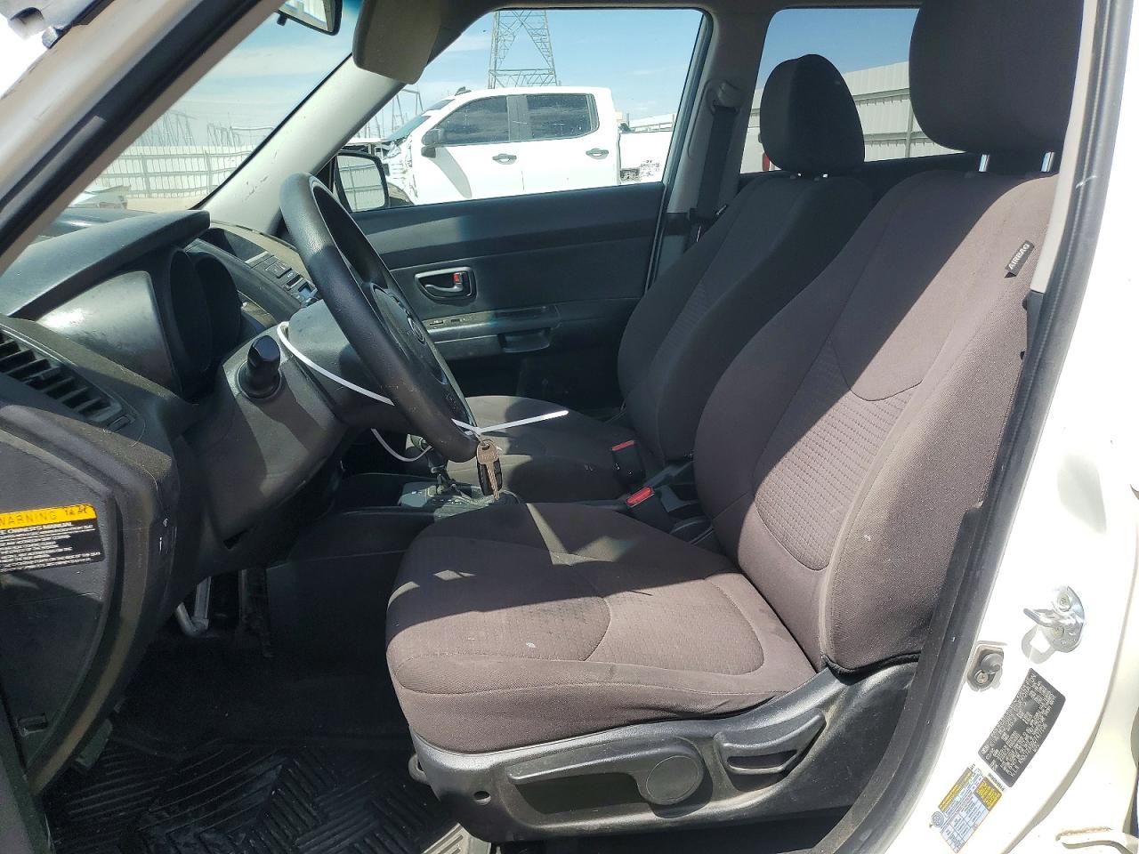 2012 Kia Soul Base White vin: KNDJT2A56C7477206