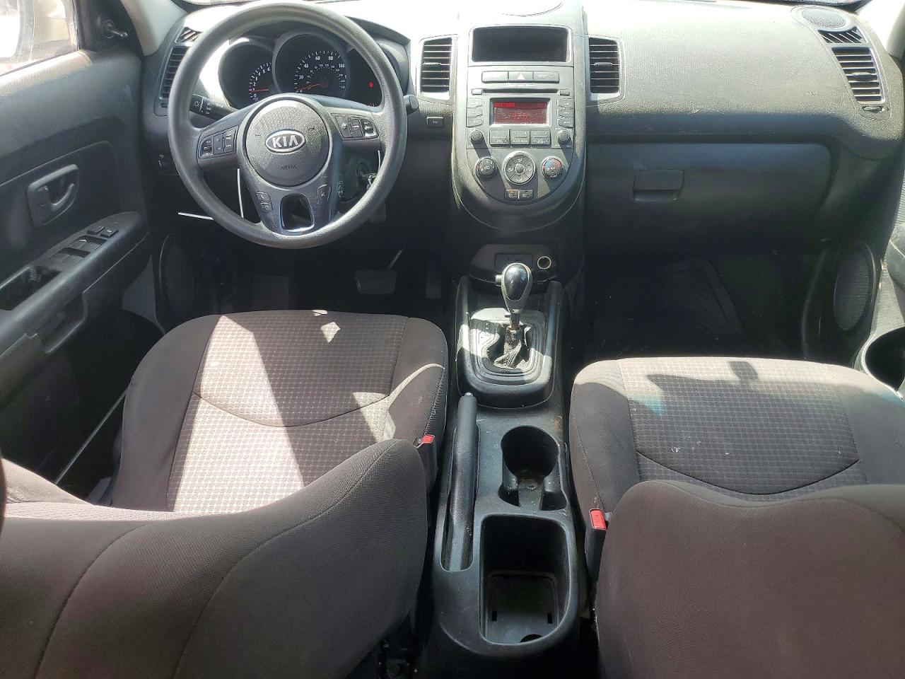 2012 Kia Soul Base White vin: KNDJT2A56C7477206