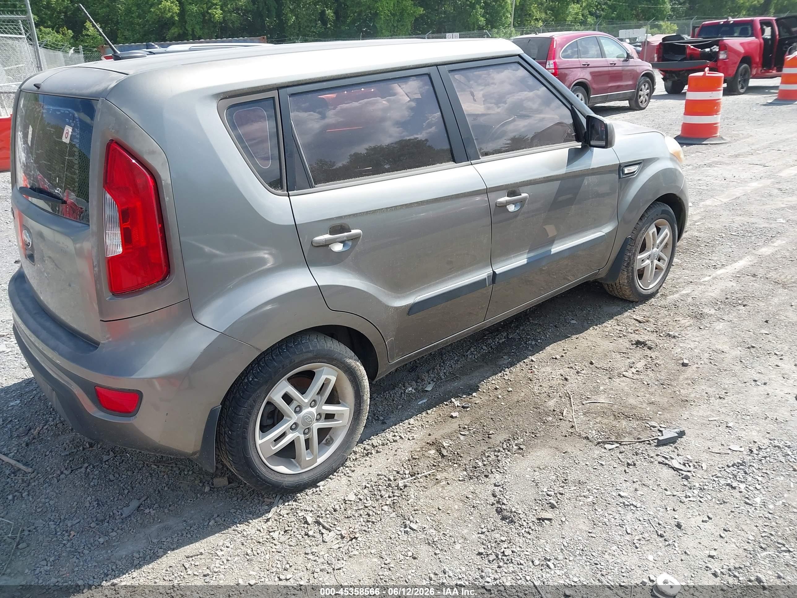 2013 Kia Soul   Gray vin: KNDJT2A56D7491723