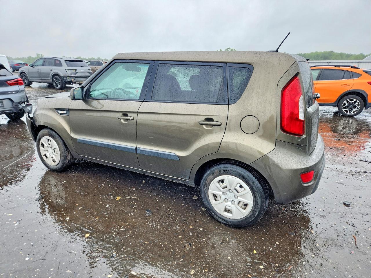 2013 Kia Soul Base Tan vin: KNDJT2A56D7498915
