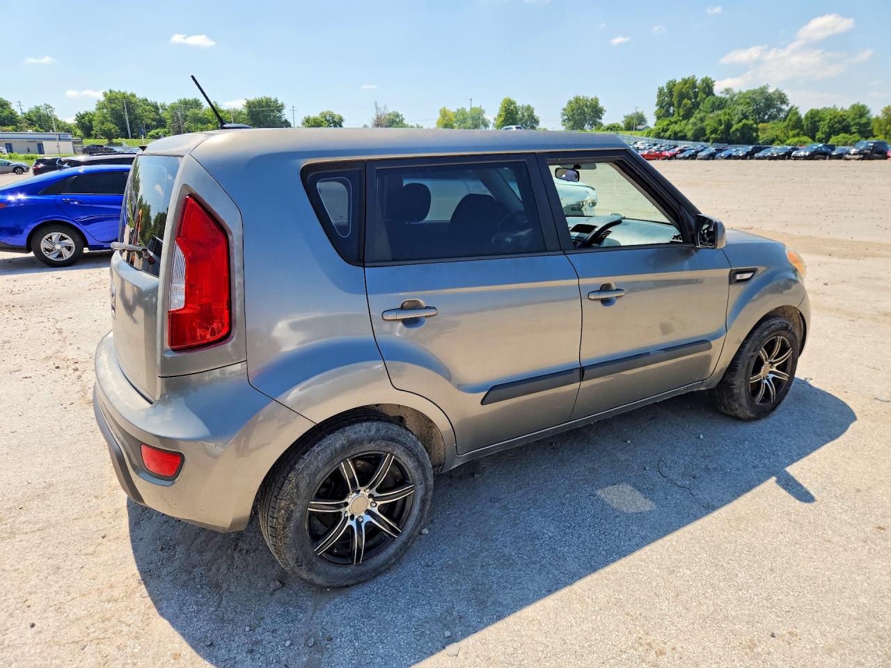 2013 Kia Soul Base Gray vin: KNDJT2A56D7500758
