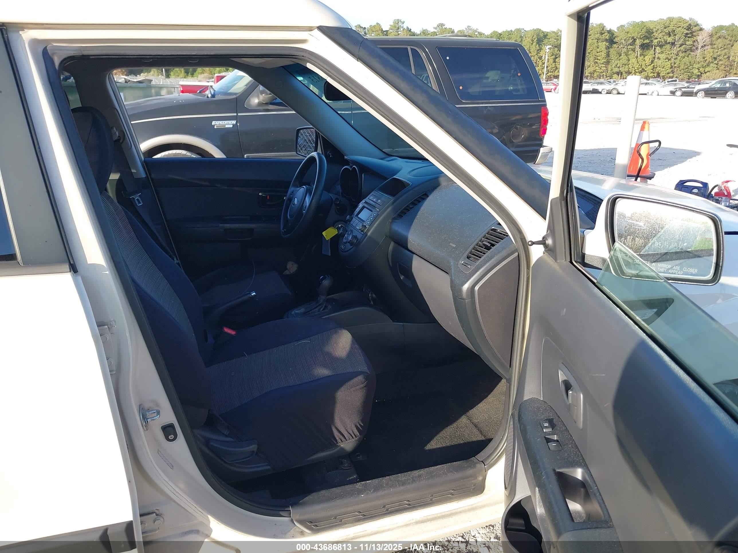 2013 Kia Soul   Cream vin: KNDJT2A56D7530424