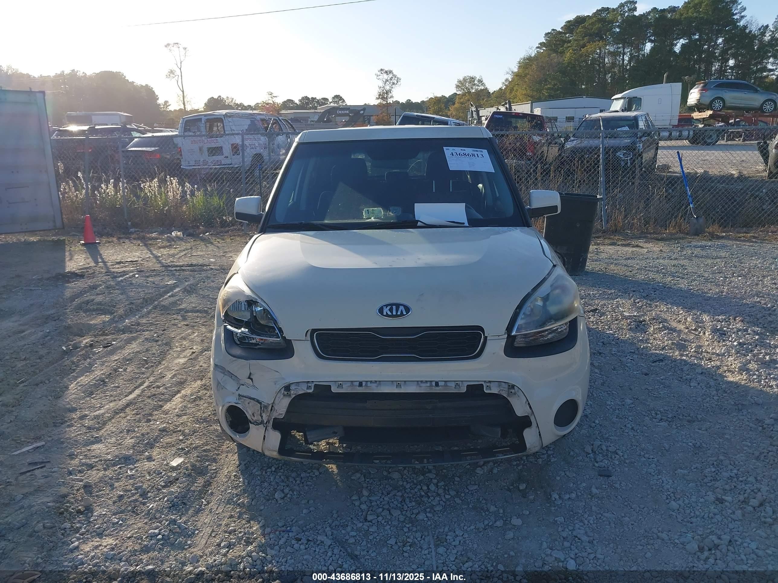 2013 Kia Soul   Cream vin: KNDJT2A56D7530424