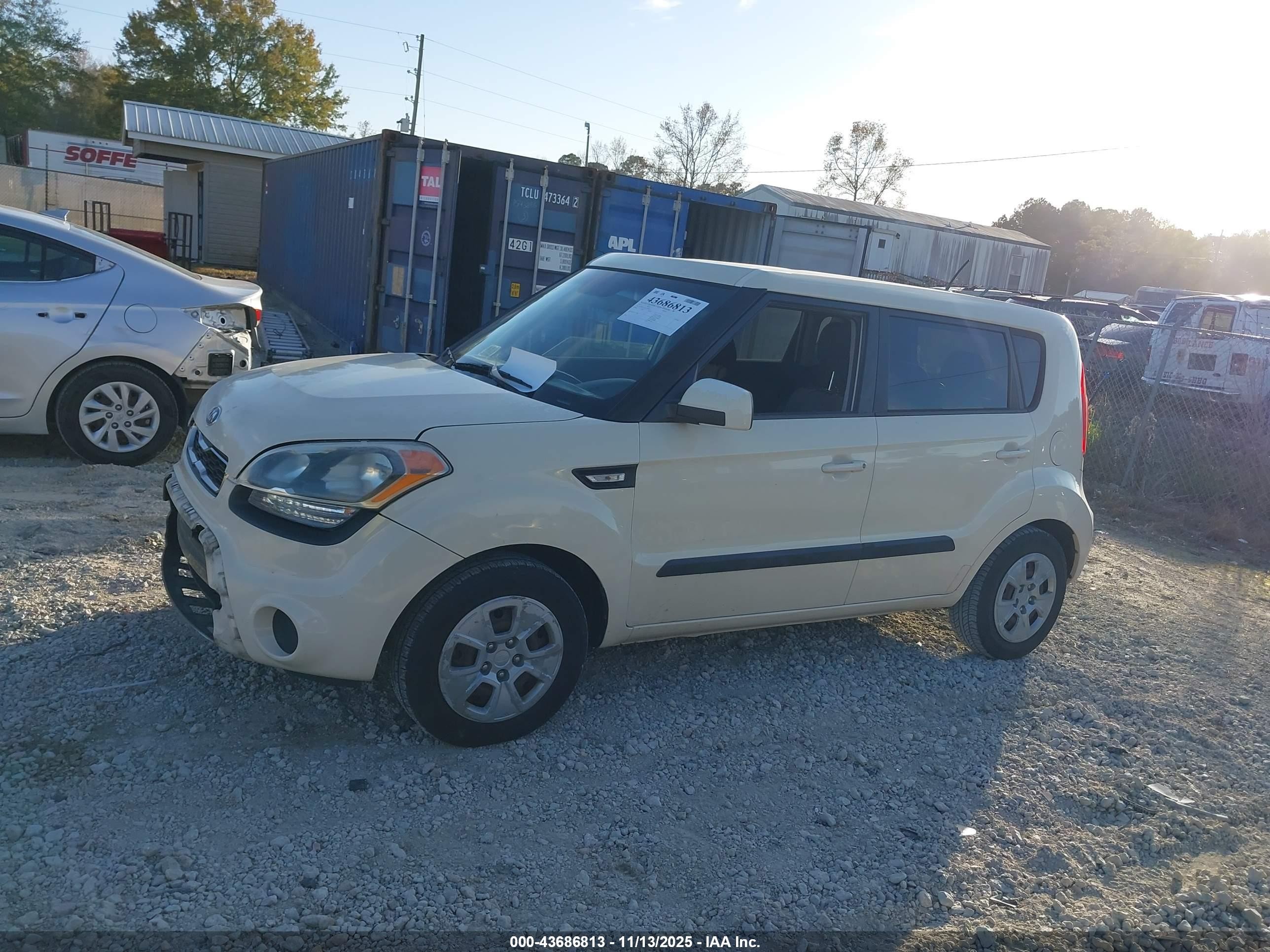 2013 Kia Soul   Cream vin: KNDJT2A56D7530424