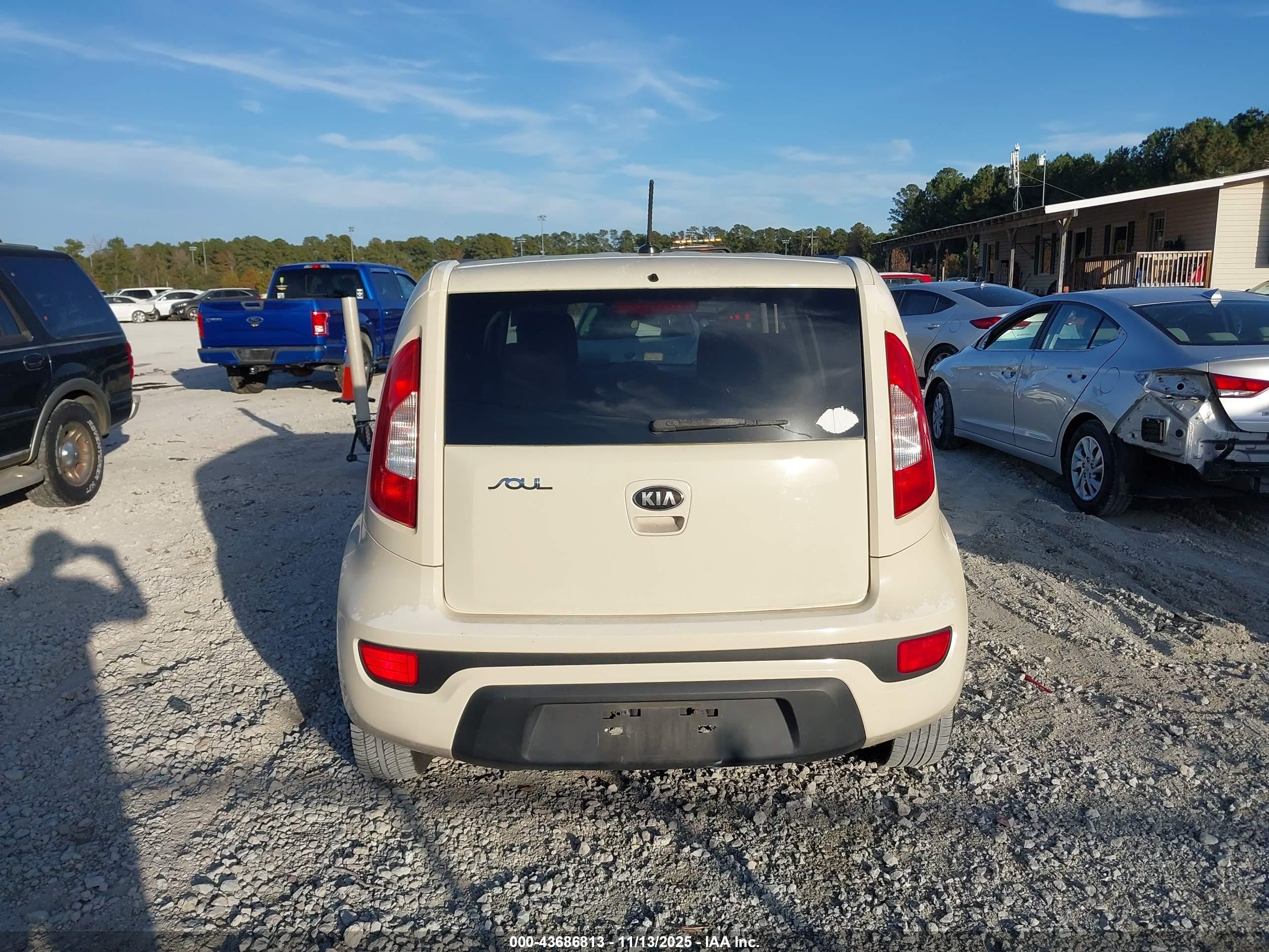 2013 Kia Soul   Cream vin: KNDJT2A56D7530424