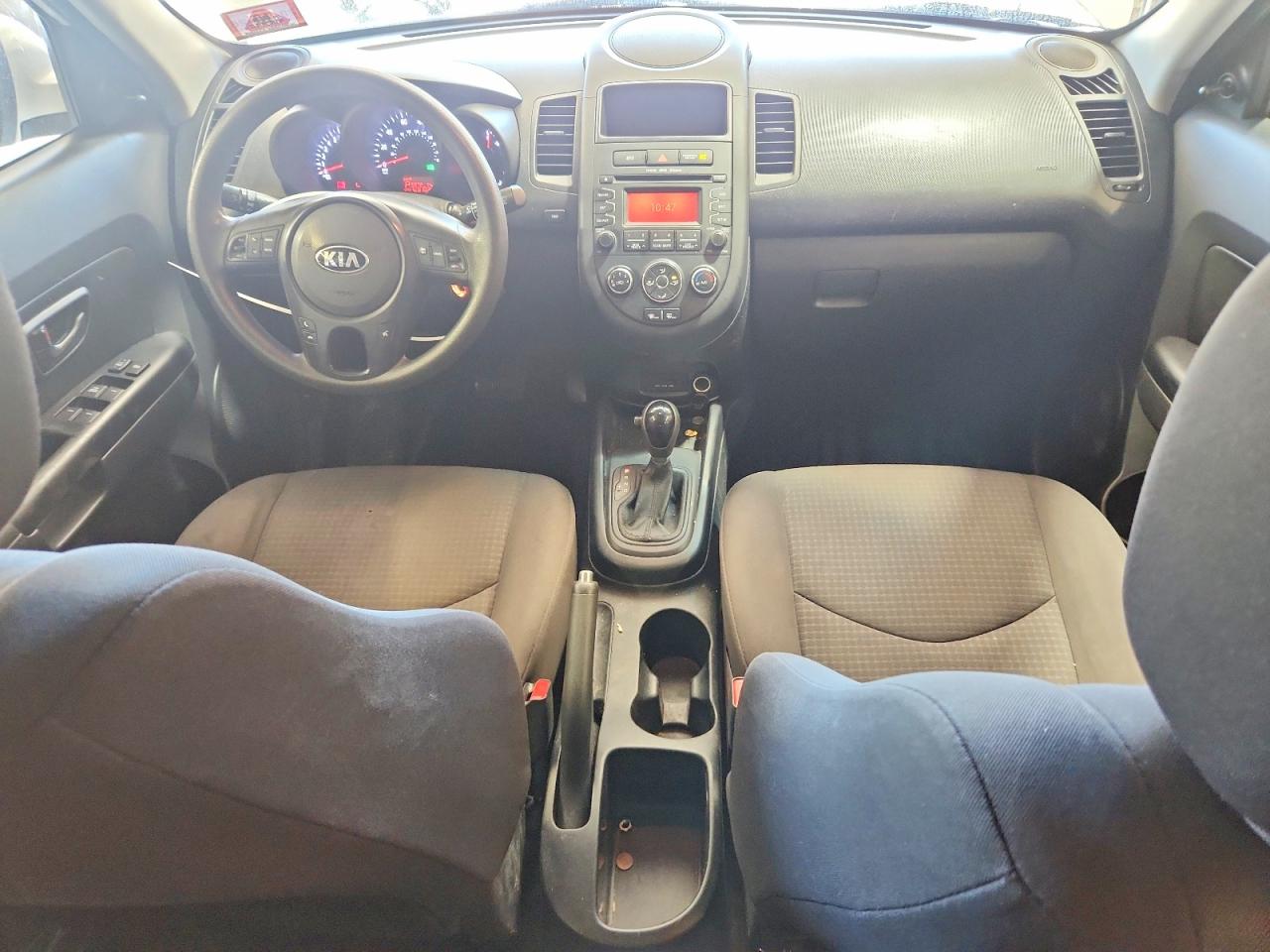 2013 Kia Soul Base White vin: KNDJT2A56D7531136