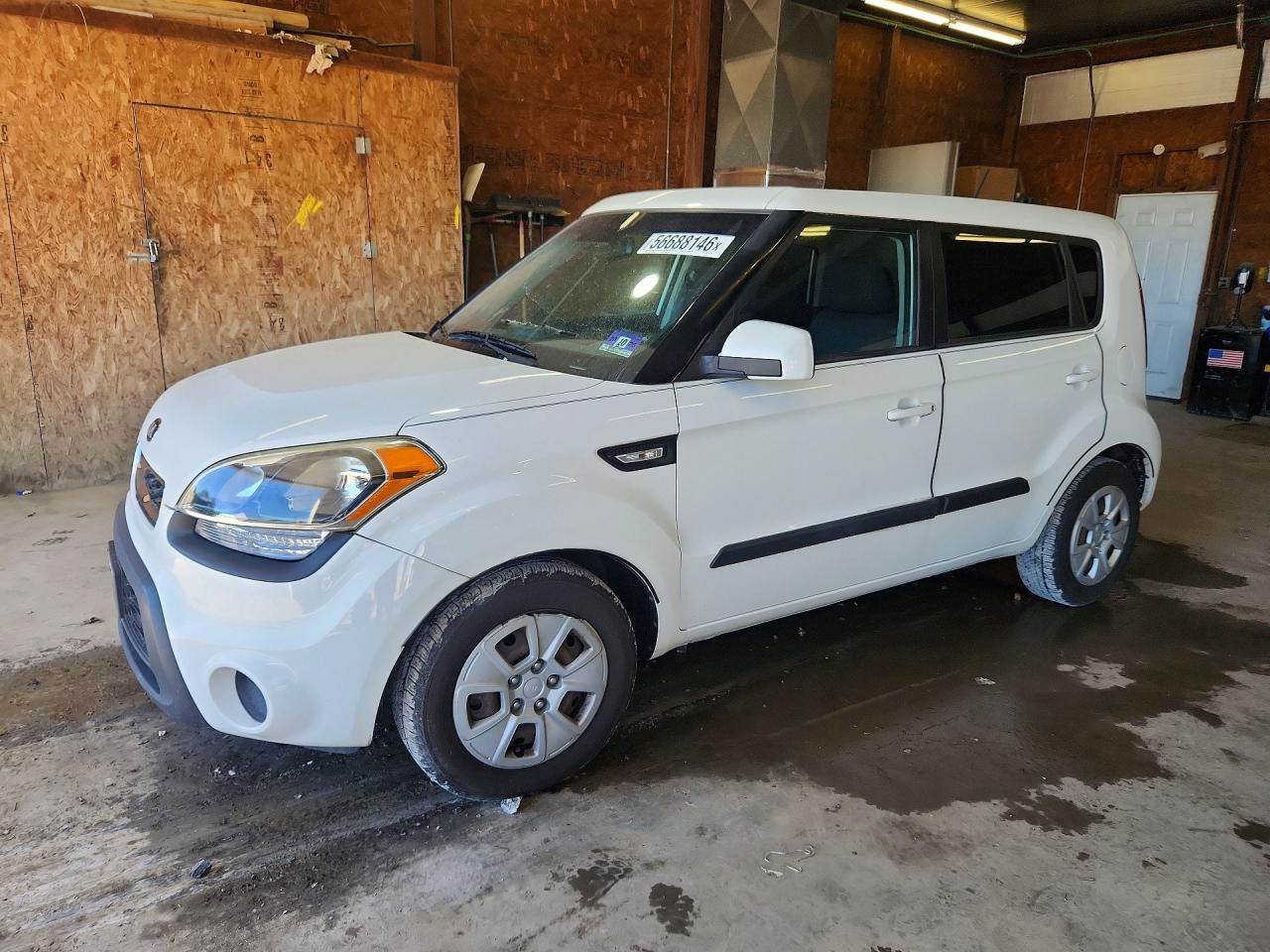 2013 Kia Soul Base White vin: KNDJT2A56D7531136