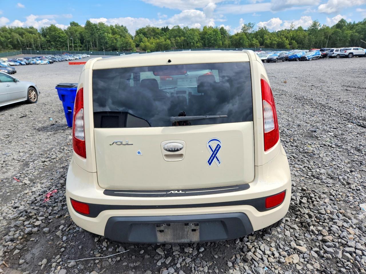 2013 Kia Soul Base Cream vin: KNDJT2A56D7551077