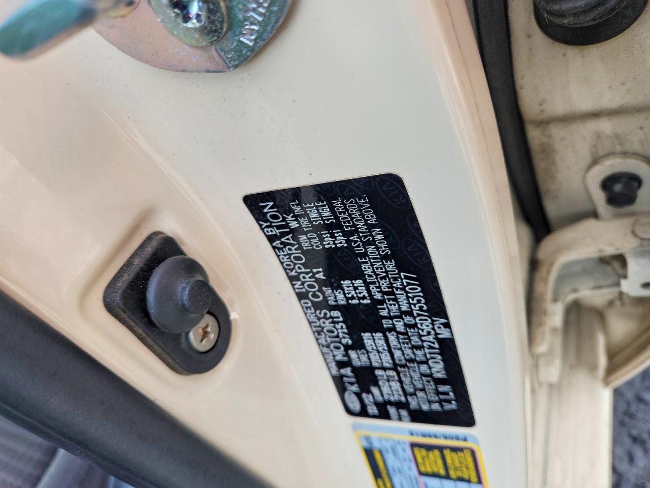 2013 Kia Soul Base Cream vin: KNDJT2A56D7551077