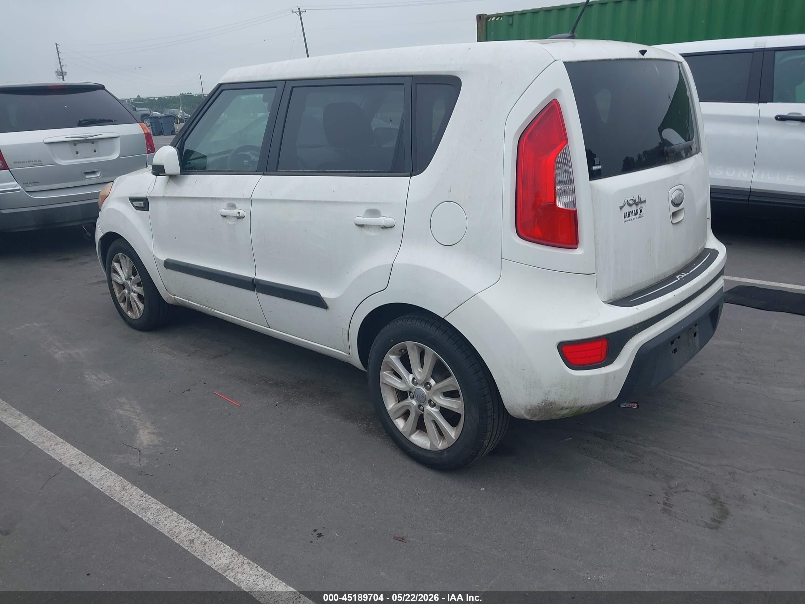 2013 Kia Soul   White vin: KNDJT2A56D7553525