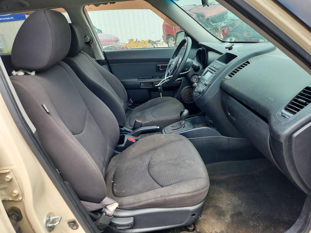 2013 Kia Soul Base Beige vin: KNDJT2A56D7562161