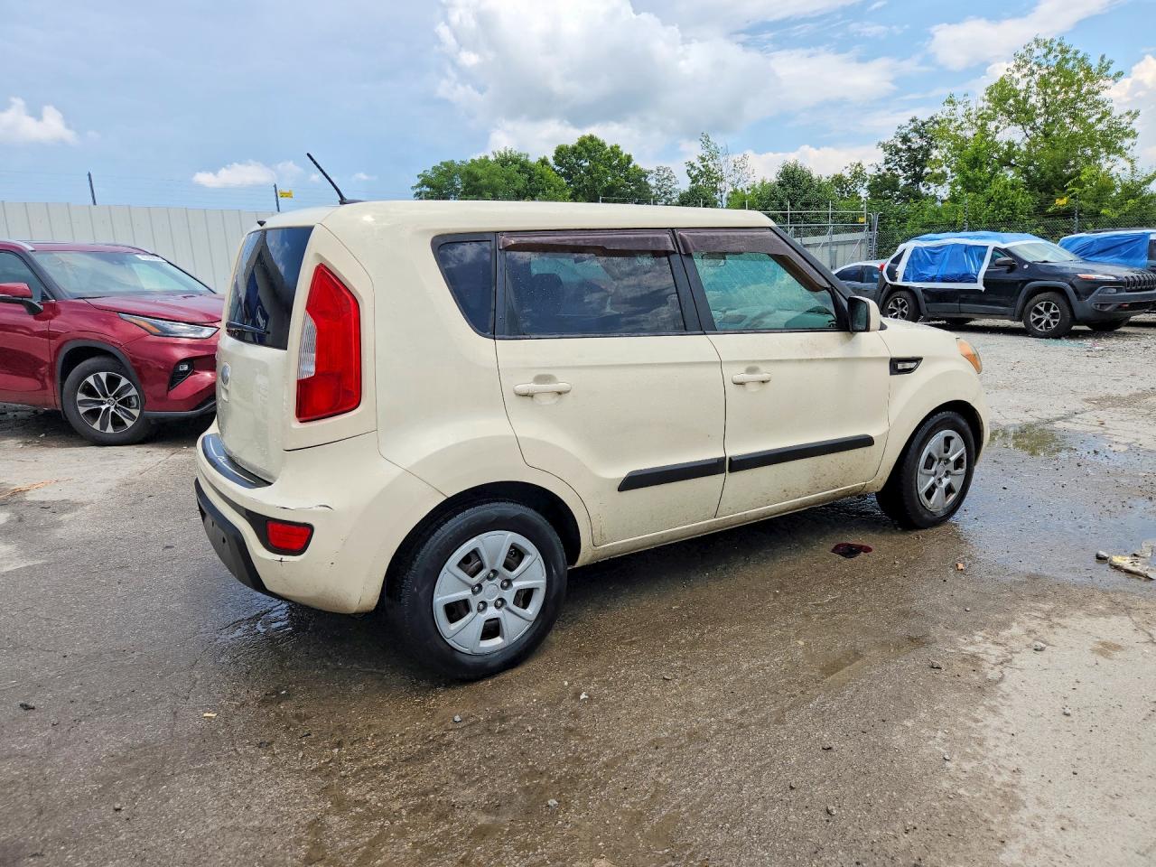 2013 Kia Soul Base Beige vin: KNDJT2A56D7562161