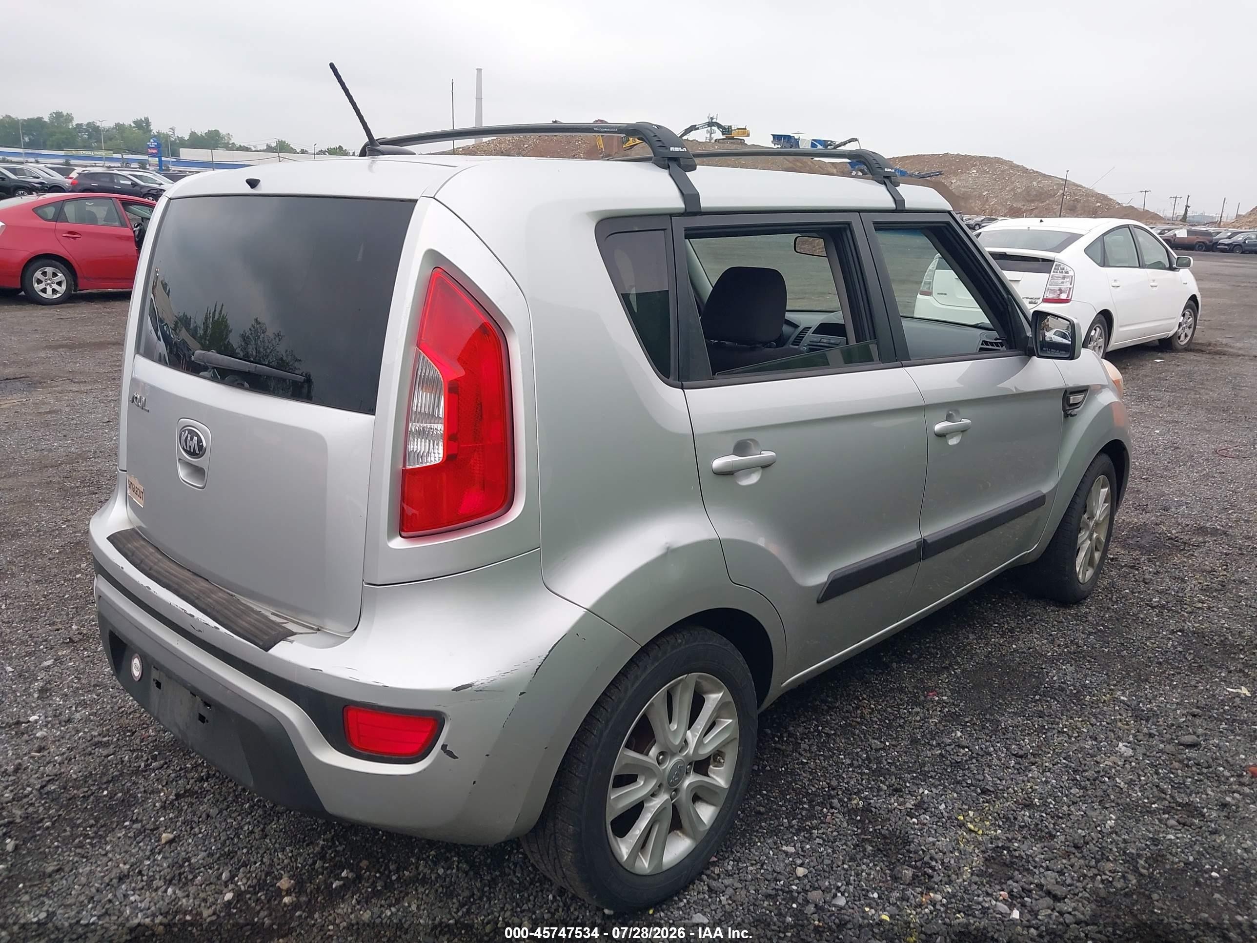 2013 Kia Soul   Silver vin: KNDJT2A56D7567294