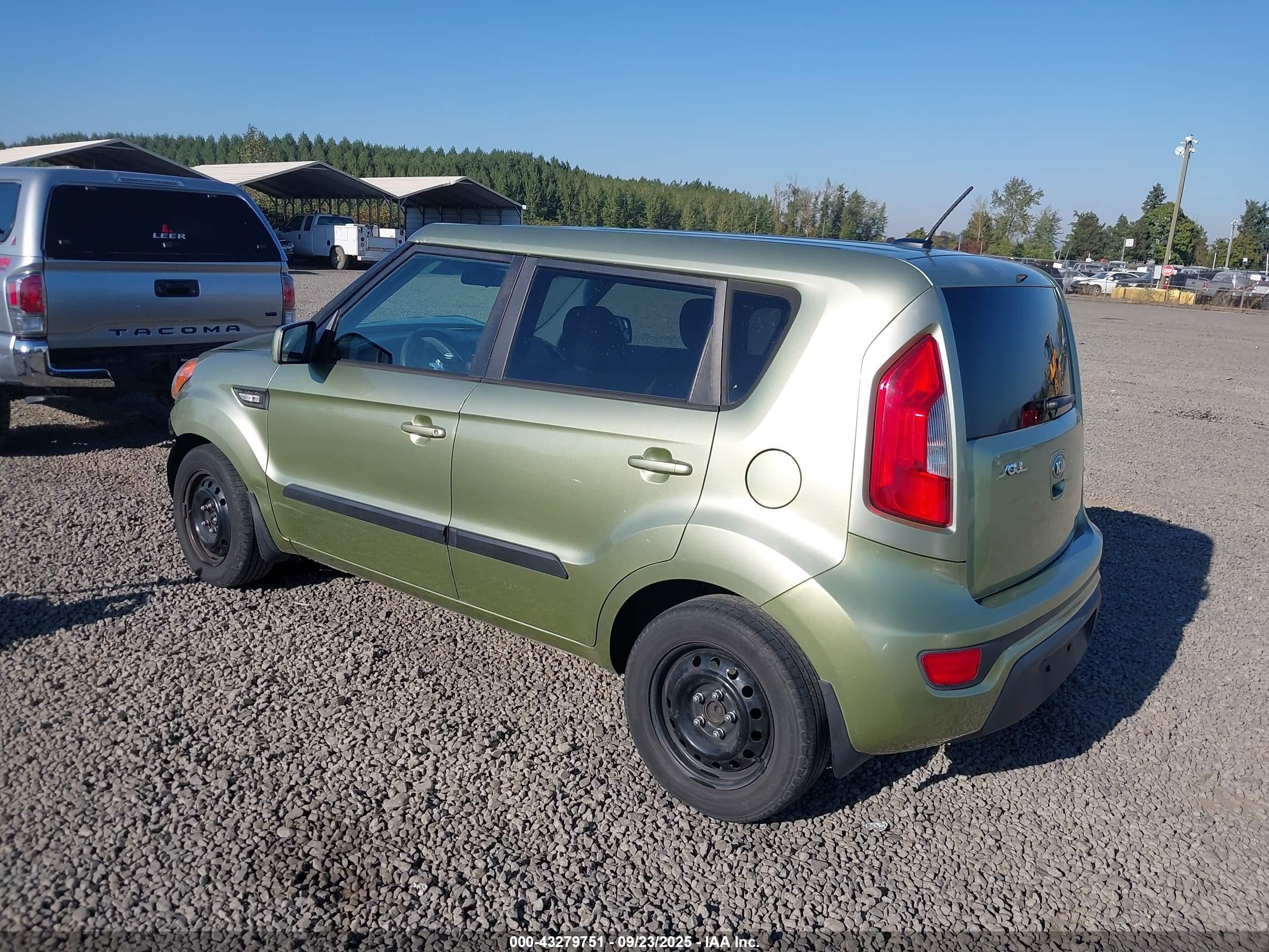 2013 Kia Soul   Green vin: KNDJT2A56D7618406