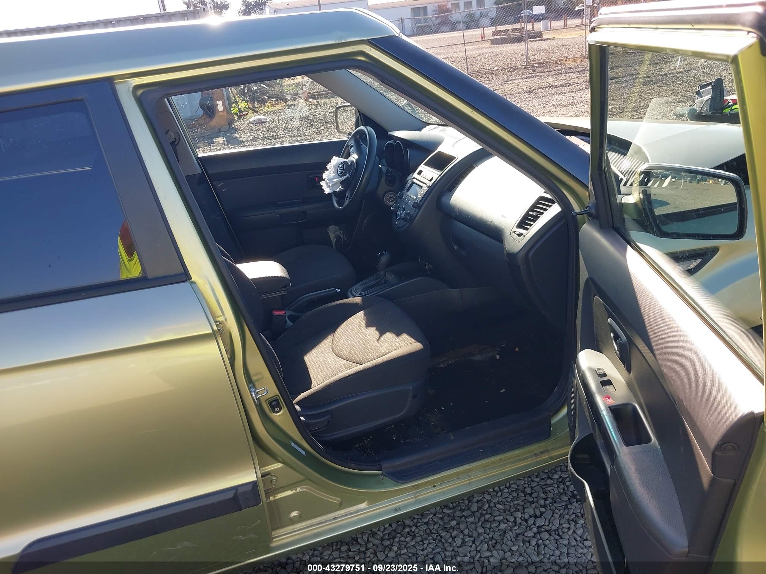 2013 Kia Soul   Green vin: KNDJT2A56D7618406