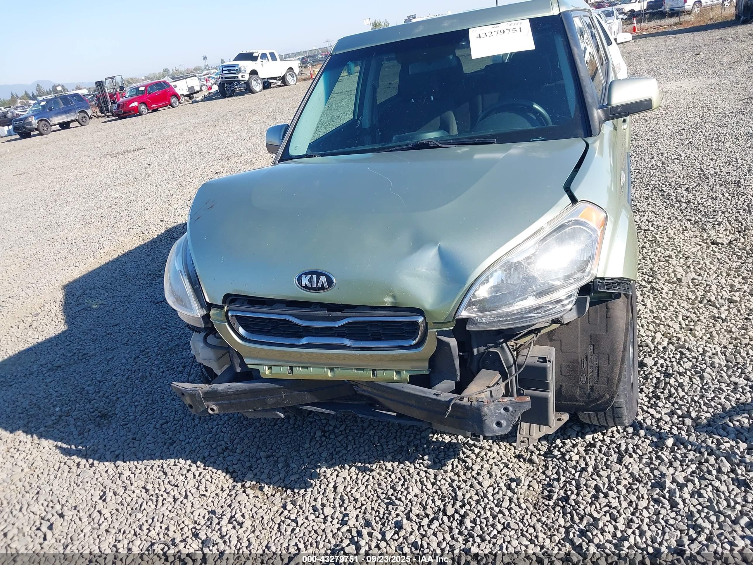 2013 Kia Soul   Green vin: KNDJT2A56D7618406