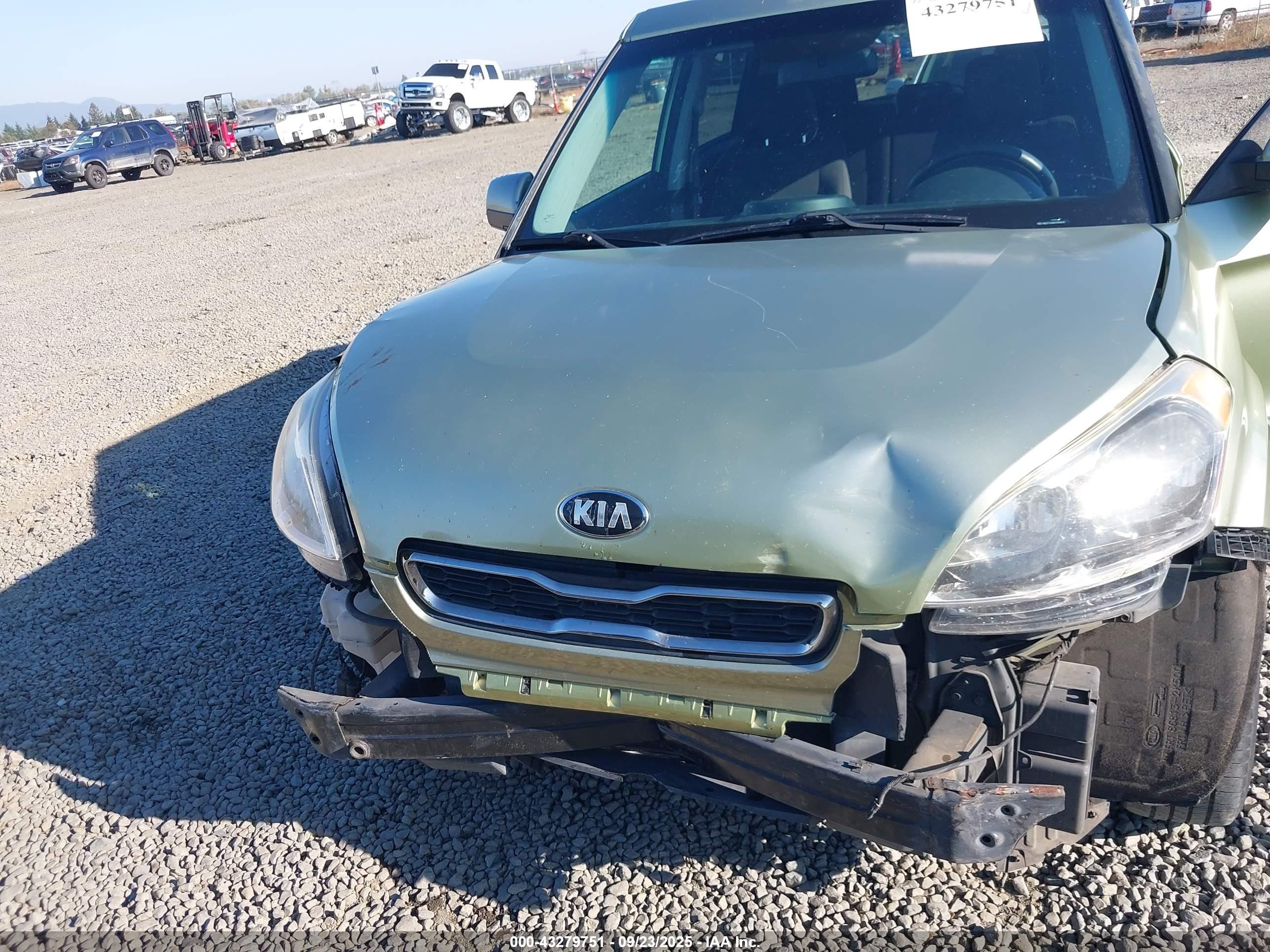 2013 Kia Soul   Green vin: KNDJT2A56D7618406