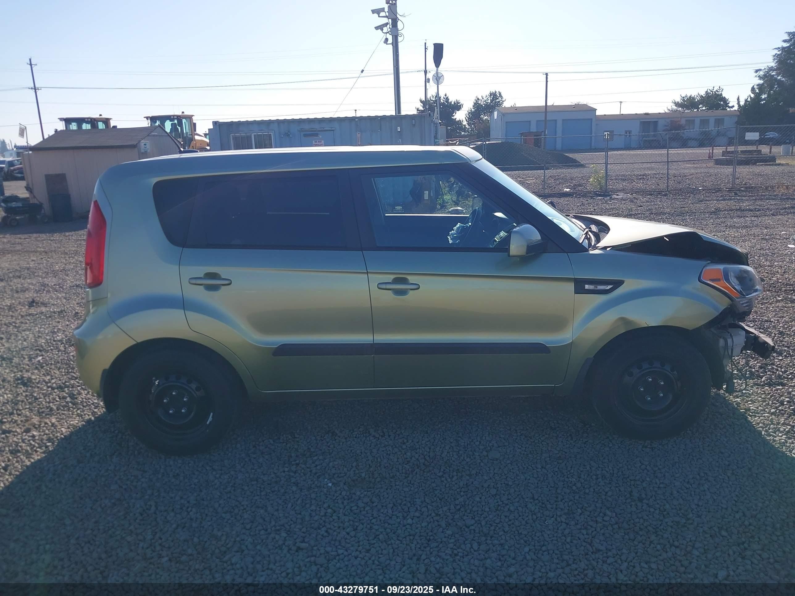 2013 Kia Soul   Green vin: KNDJT2A56D7618406
