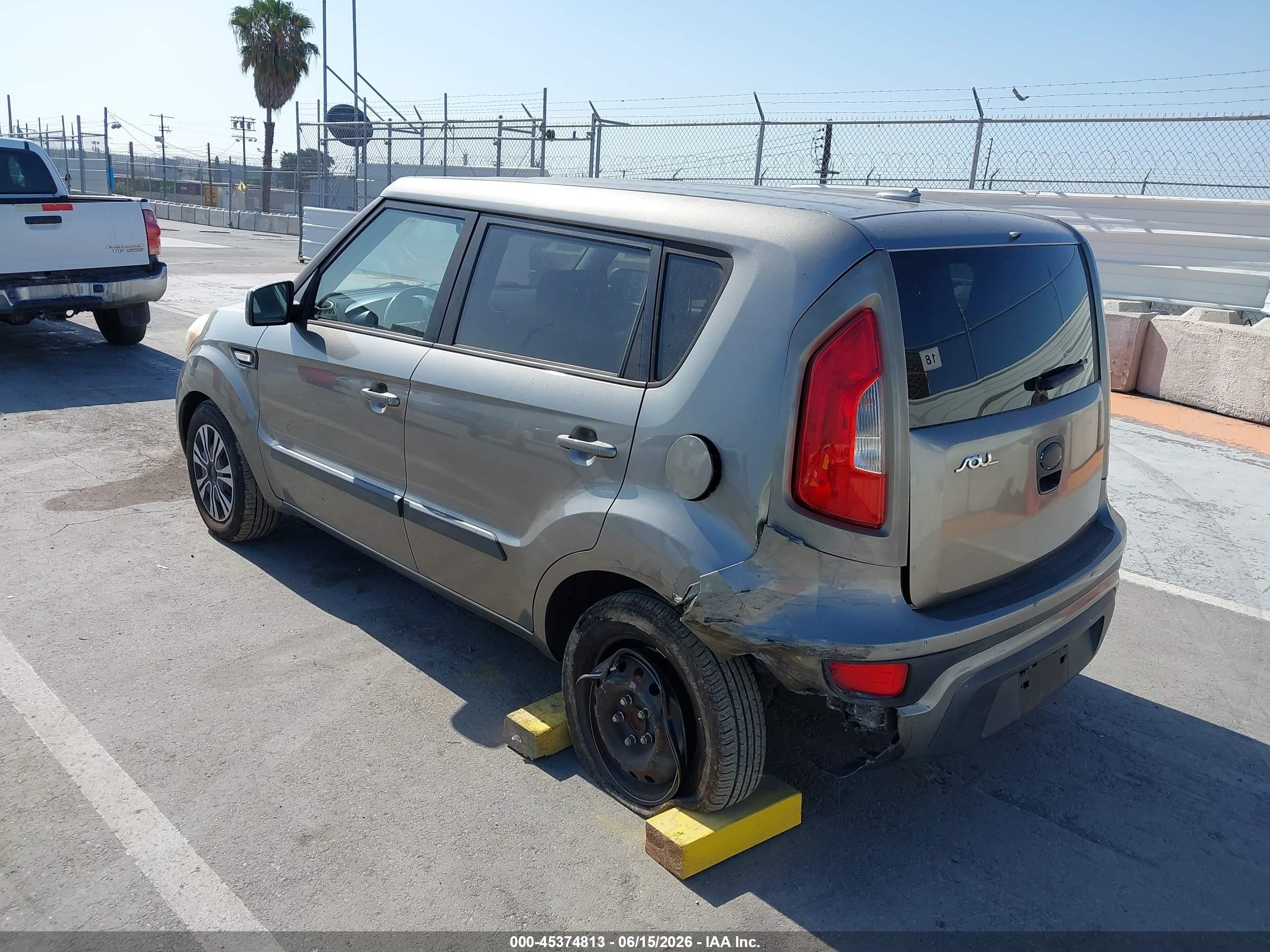2013 Kia Soul   Gray vin: KNDJT2A56D7622634