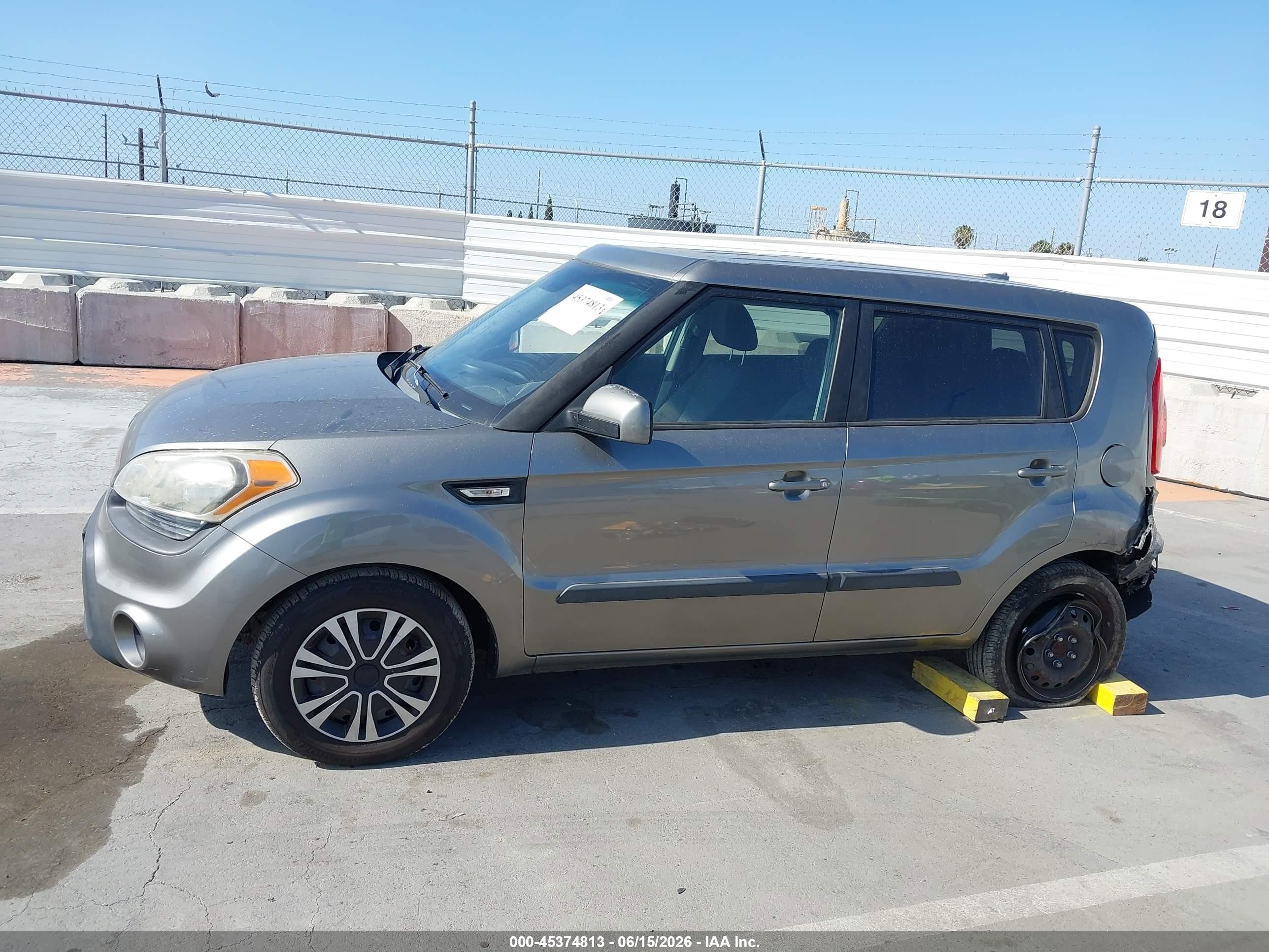 2013 Kia Soul   Gray vin: KNDJT2A56D7622634