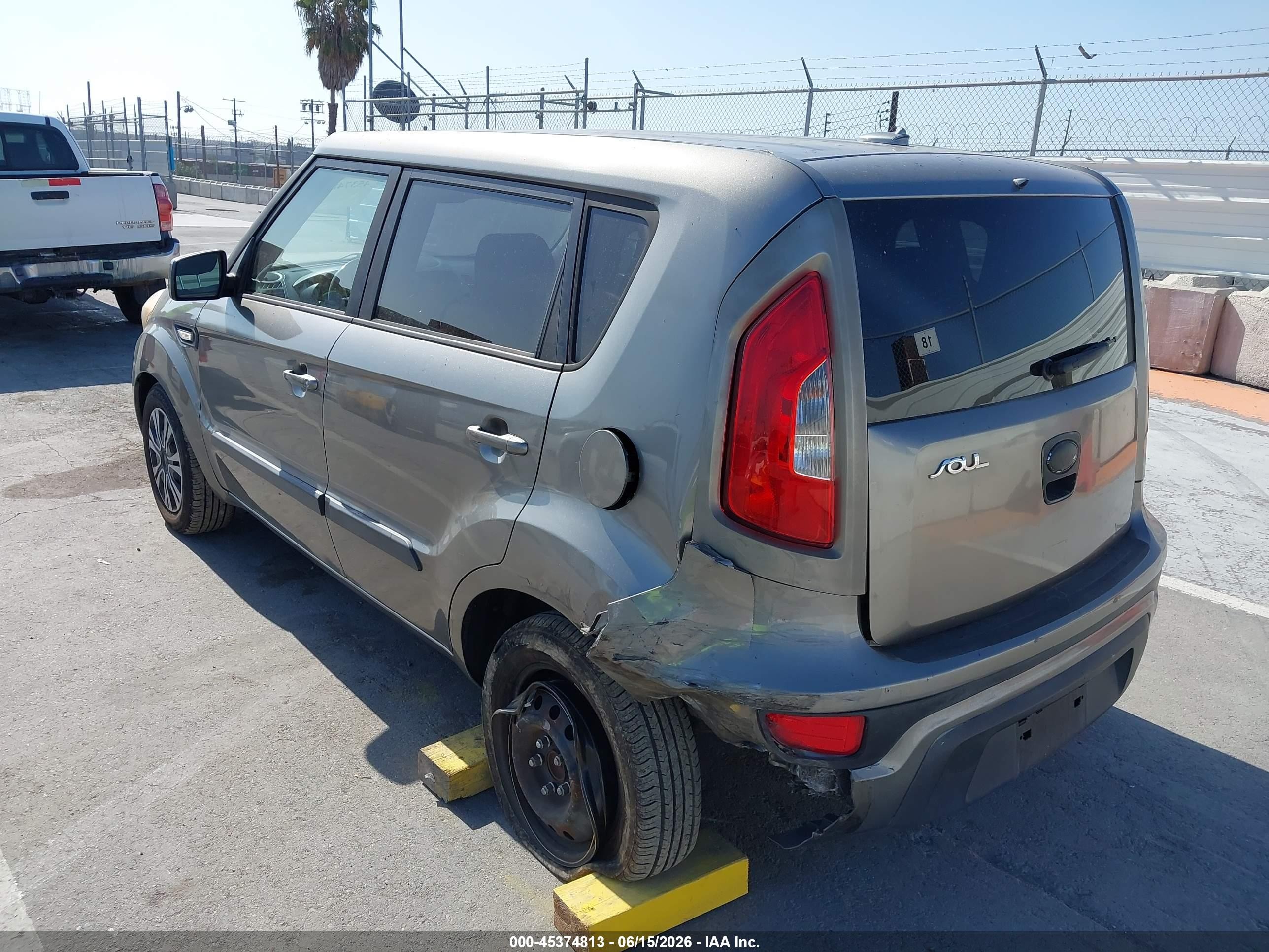 2013 Kia Soul   Gray vin: KNDJT2A56D7622634