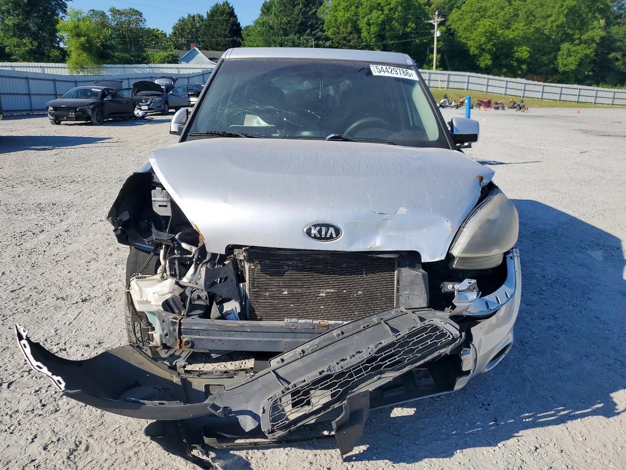 2013 Kia Soul Base Серебряный vin: KNDJT2A56D7768449