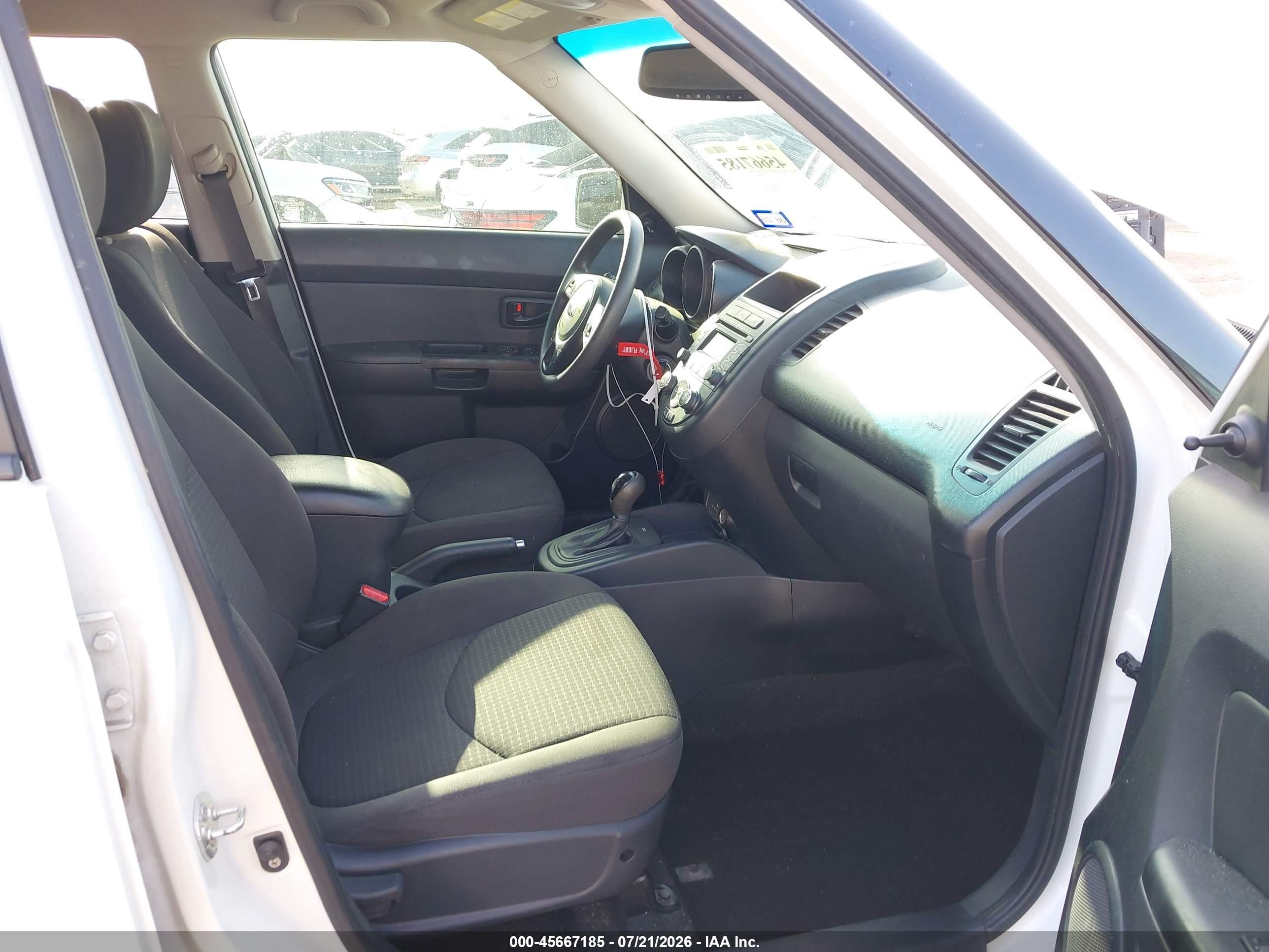 2013 Kia Soul   White vin: KNDJT2A56D7772162