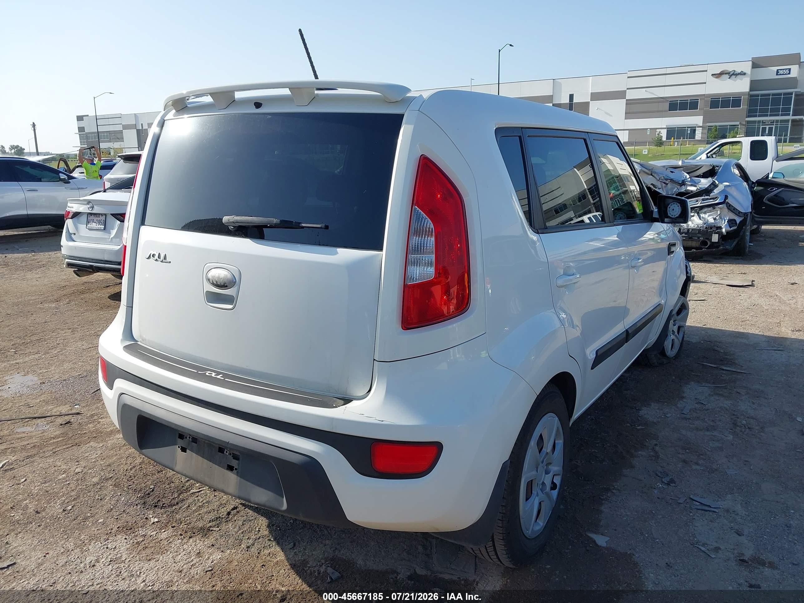 2013 Kia Soul   White vin: KNDJT2A56D7772162