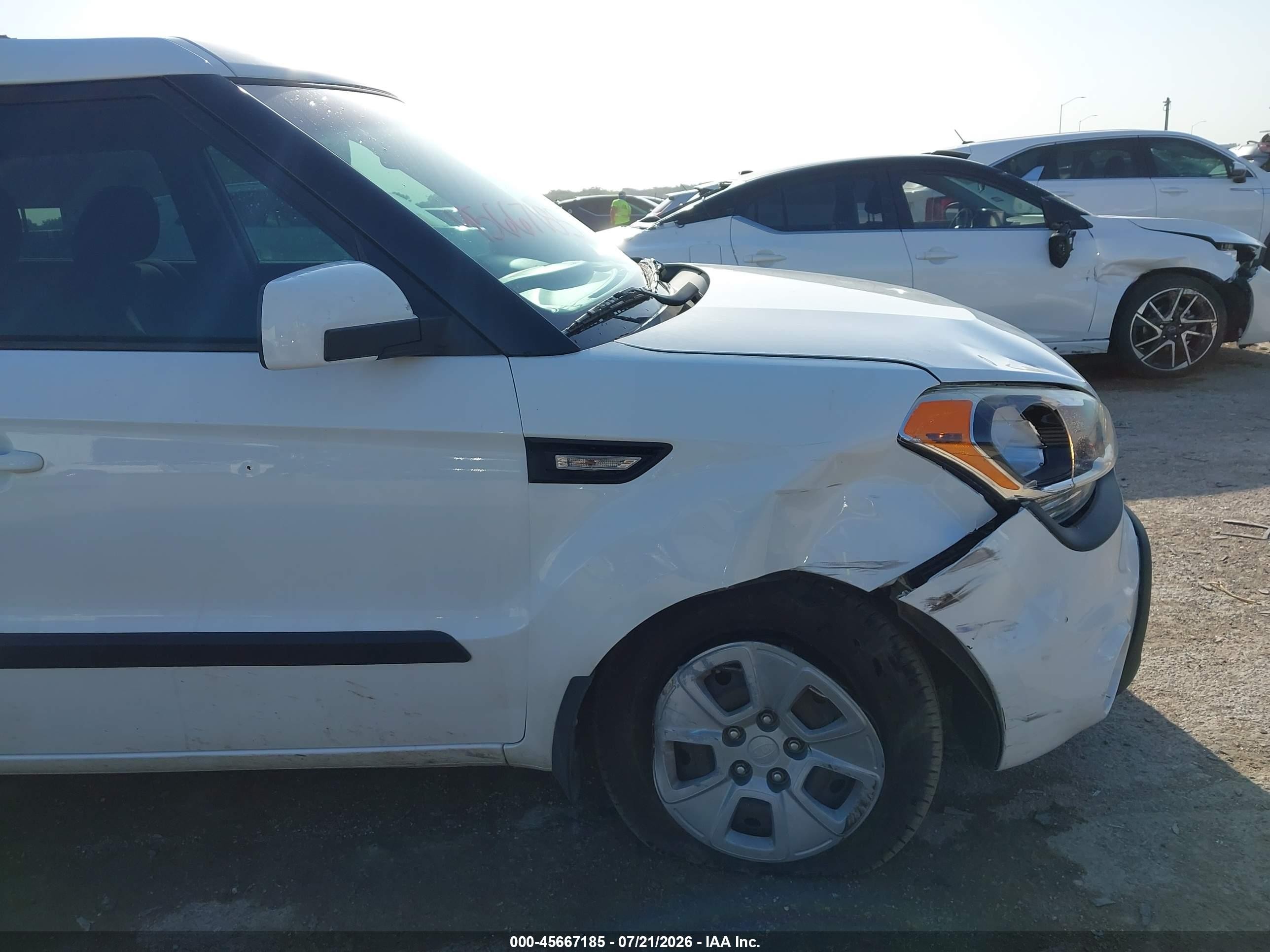 2013 Kia Soul   White vin: KNDJT2A56D7772162