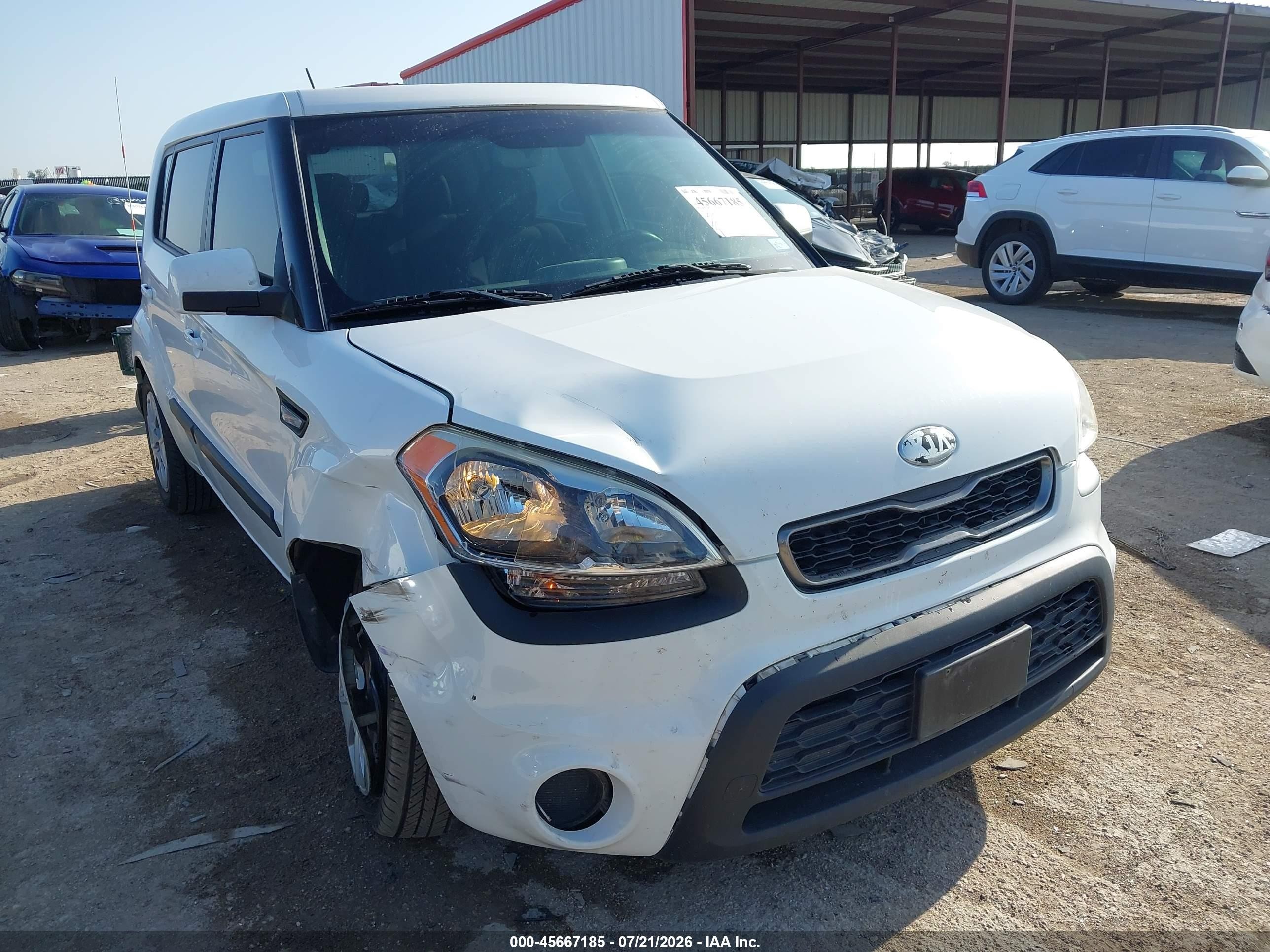 2013 Kia Soul   White vin: KNDJT2A56D7772162
