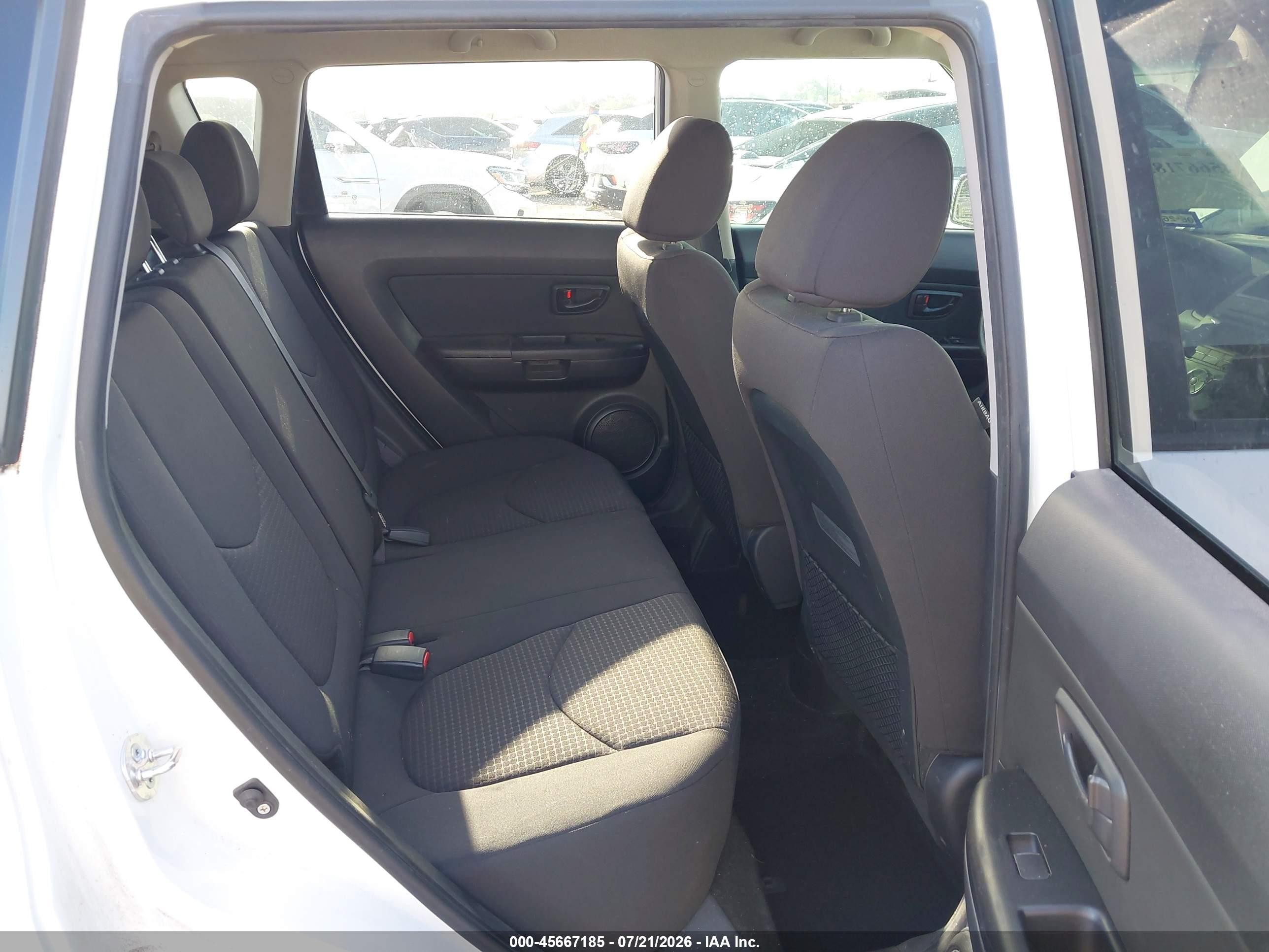 2013 Kia Soul   White vin: KNDJT2A56D7772162