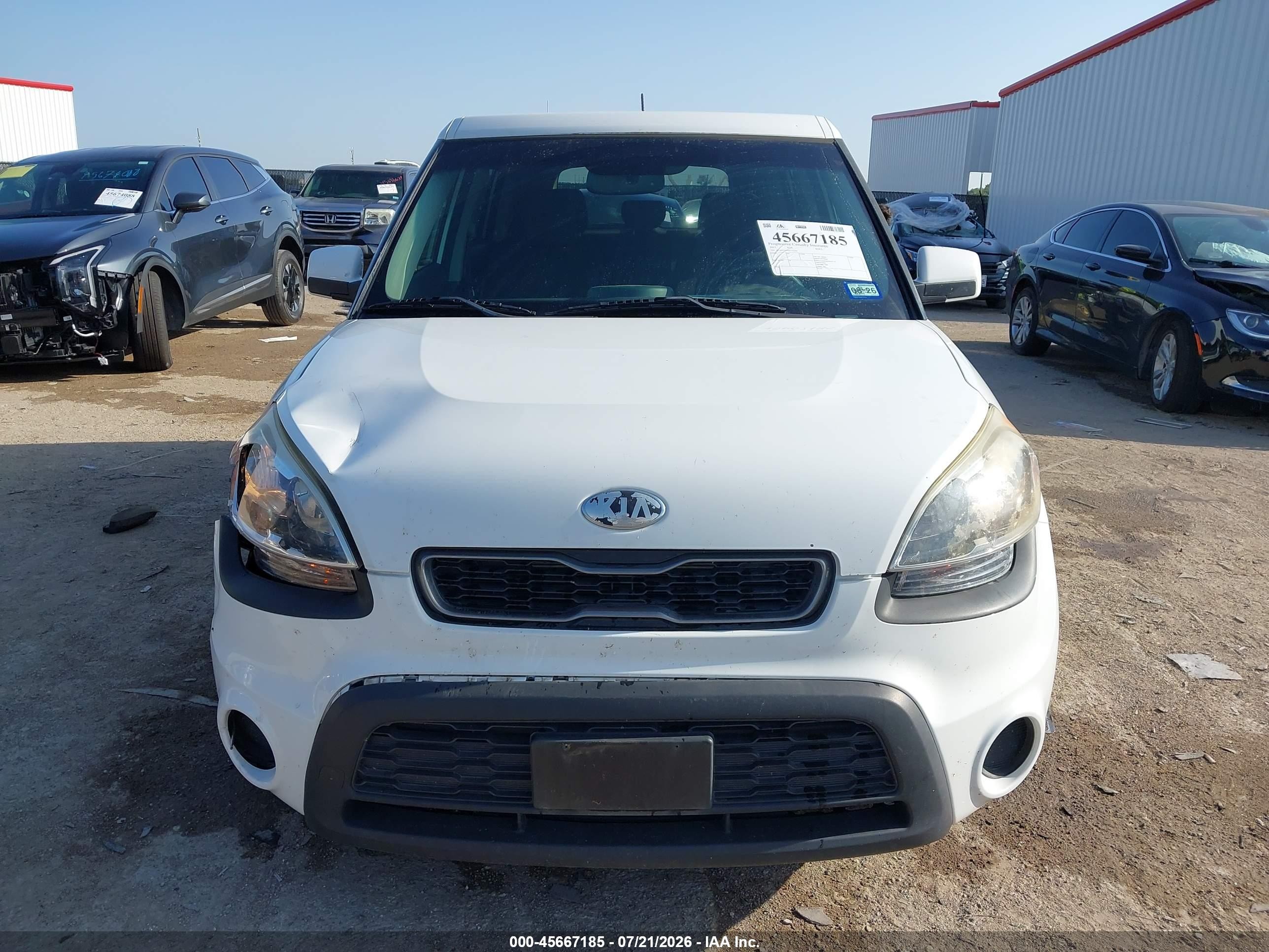 2013 Kia Soul   White vin: KNDJT2A56D7772162