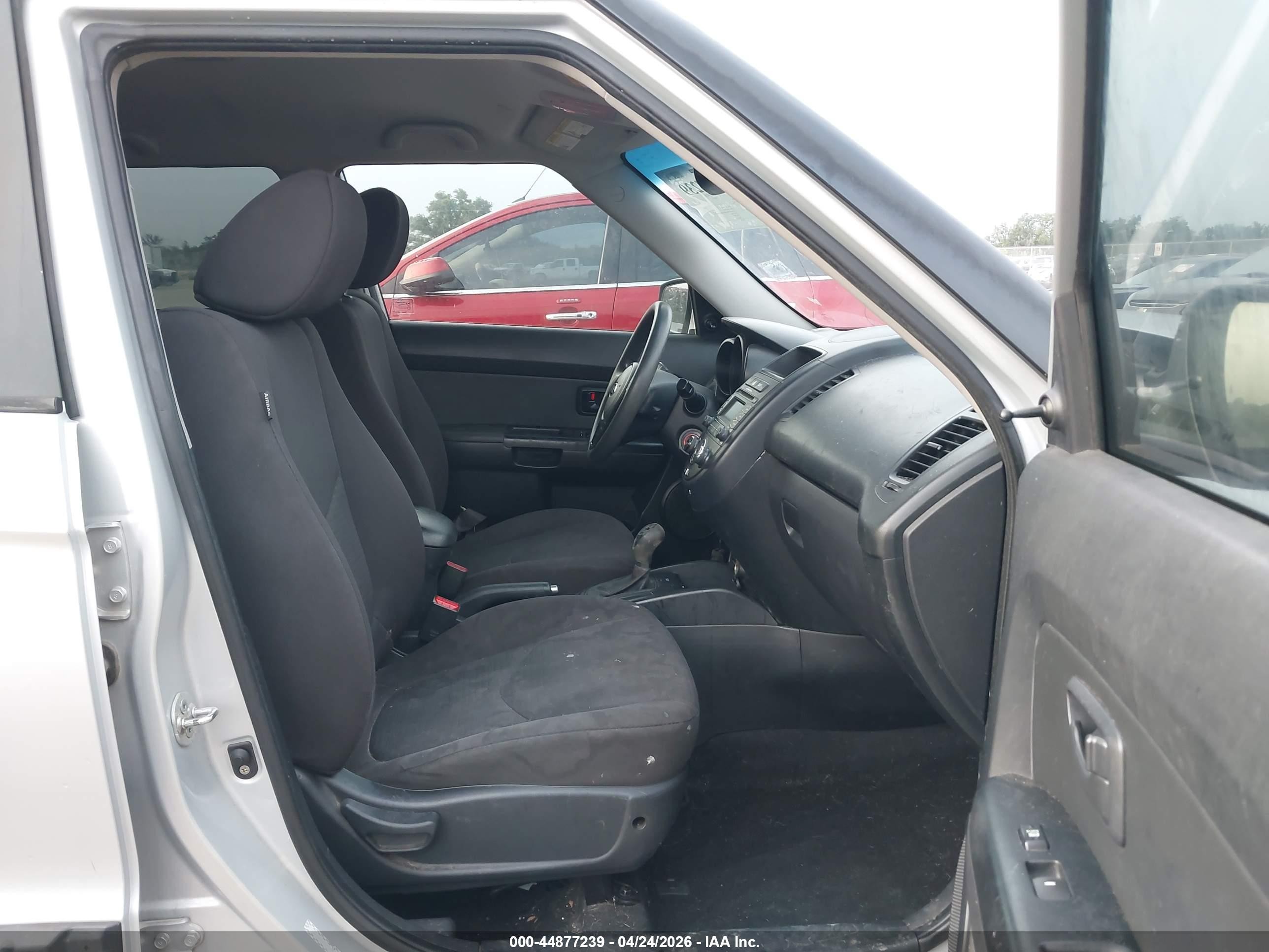 2013 Kia Soul   Silver vin: KNDJT2A56D7774896