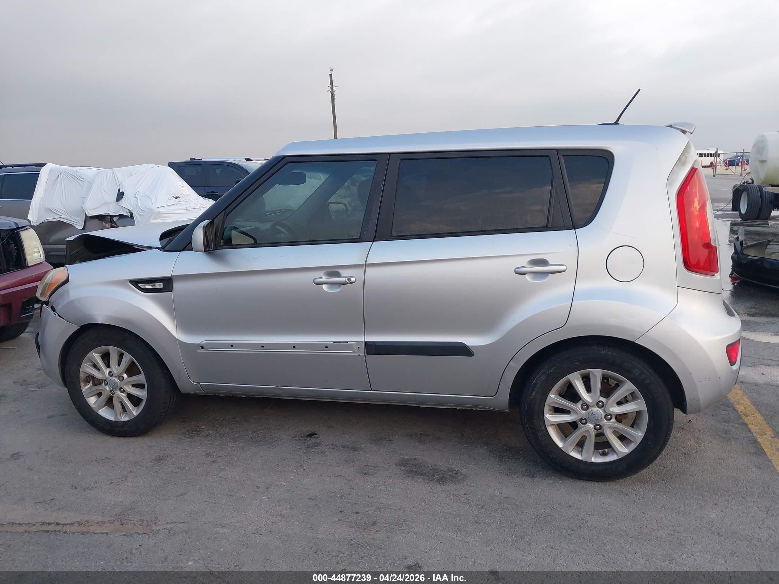 2013 Kia Soul   Silver vin: KNDJT2A56D7774896