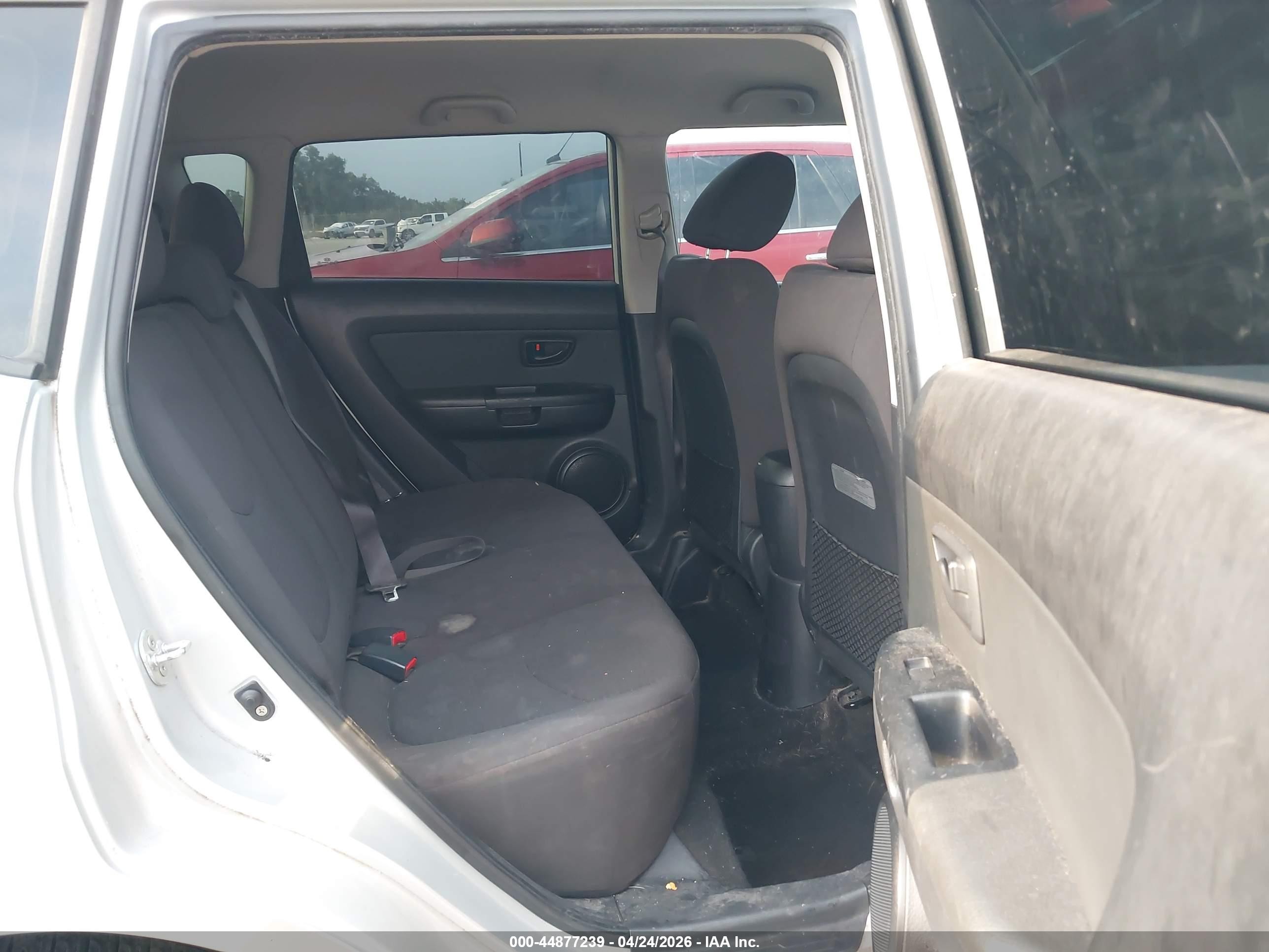 2013 Kia Soul   Silver vin: KNDJT2A56D7774896