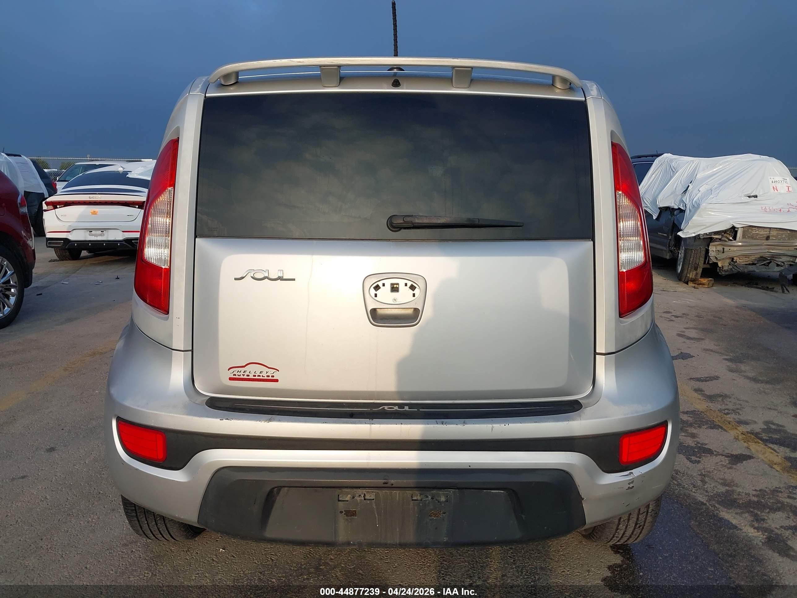 2013 Kia Soul   Silver vin: KNDJT2A56D7774896