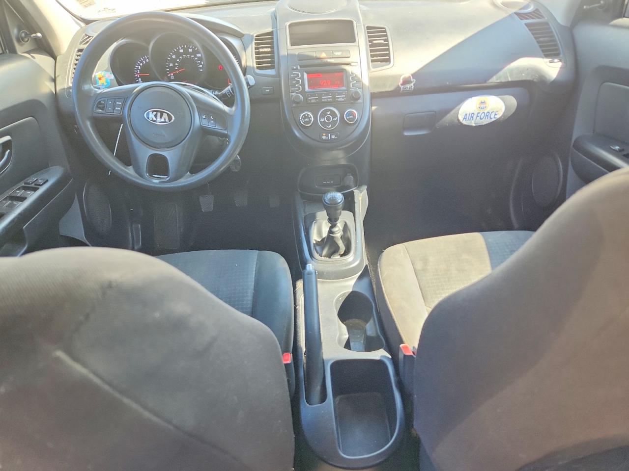 2013 Kia Soul Base Silver vin: KNDJT2A56D7774932