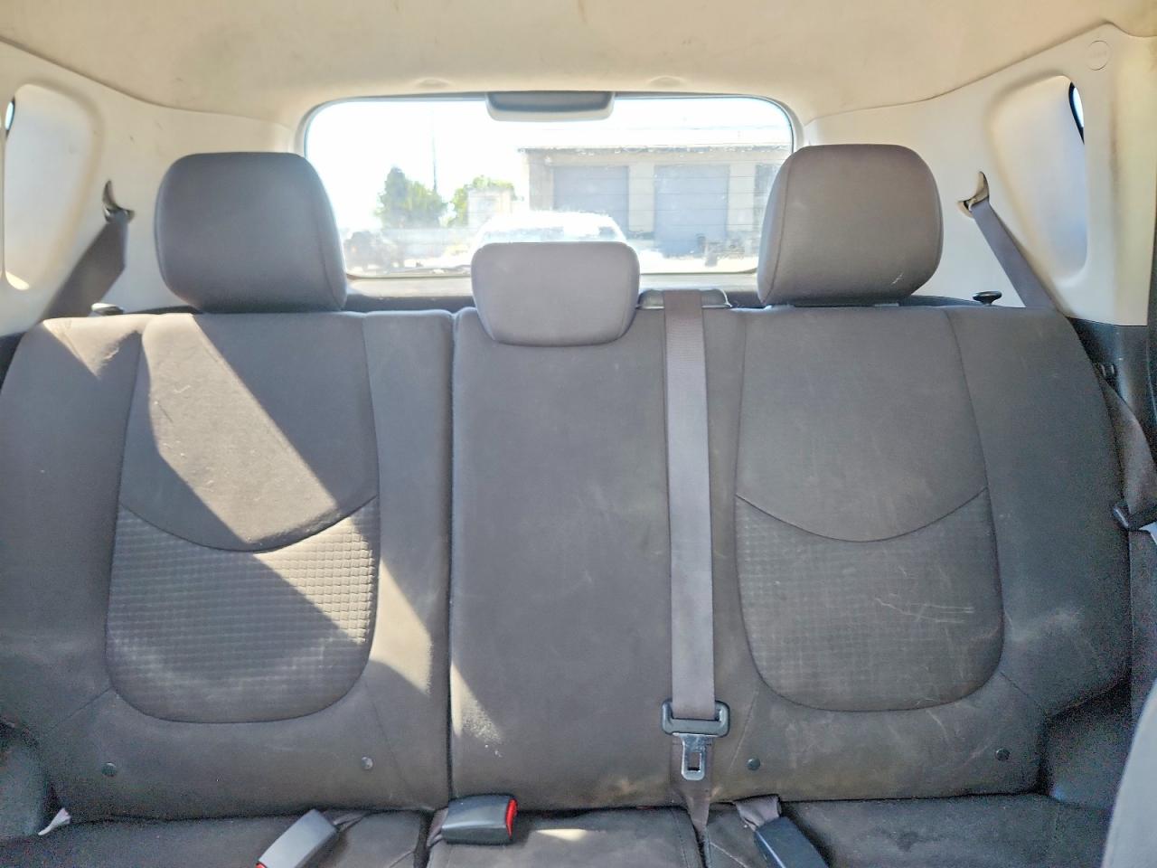 2013 Kia Soul Base Silver vin: KNDJT2A56D7774932