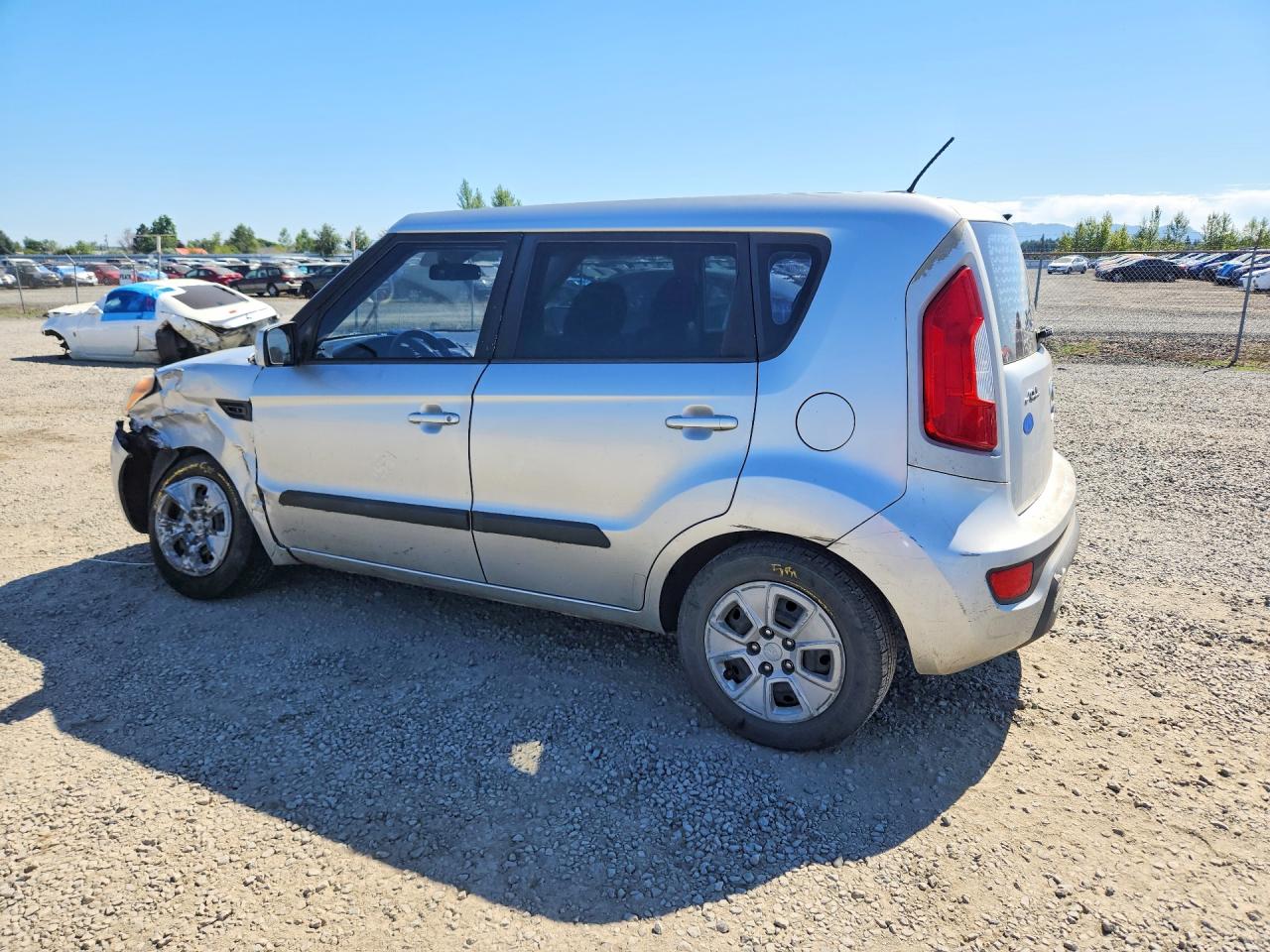 2013 Kia Soul Base Silver vin: KNDJT2A56D7774932