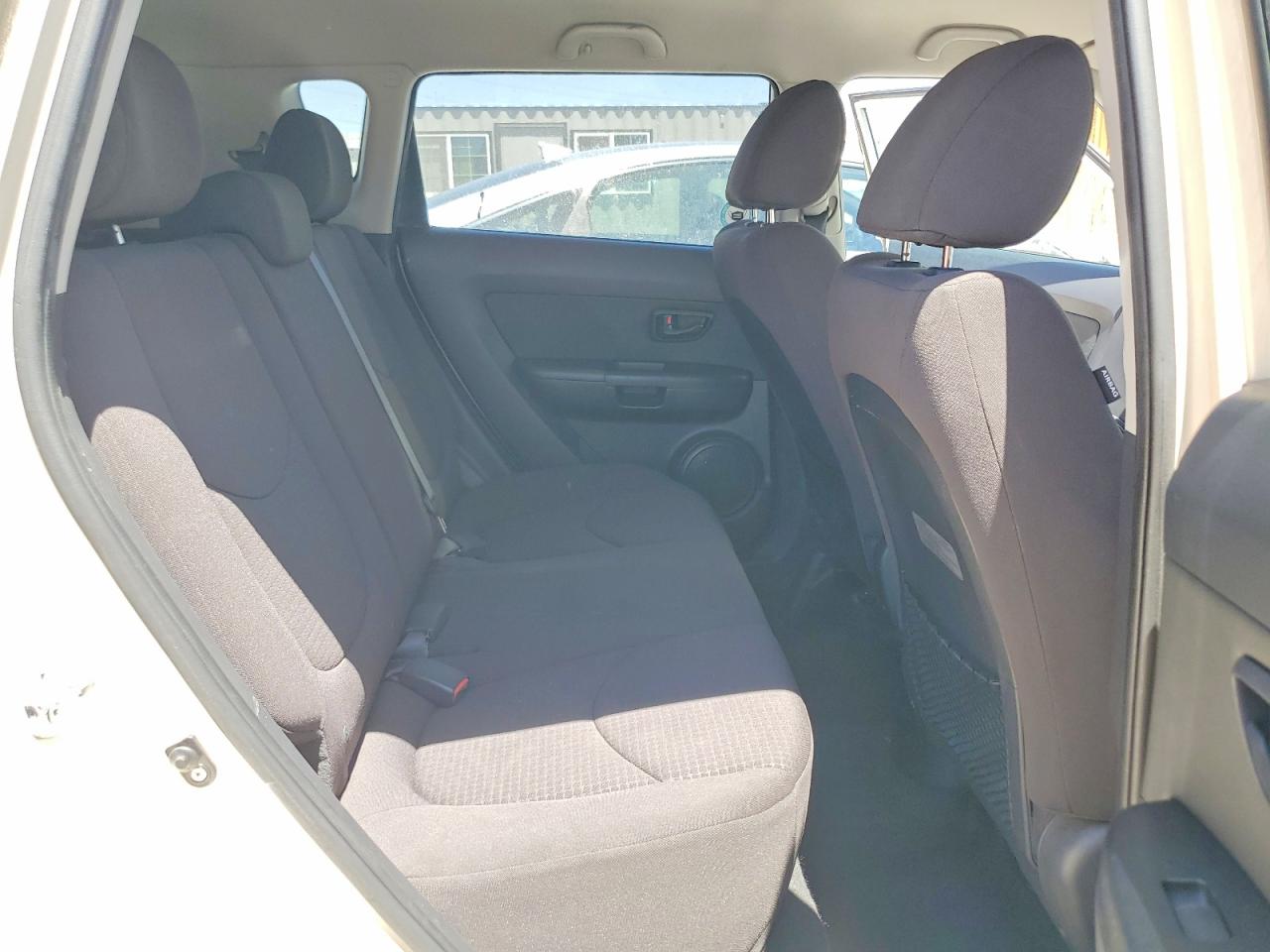 2012 Kia Soul Base Cream vin: KNDJT2A57C7391371