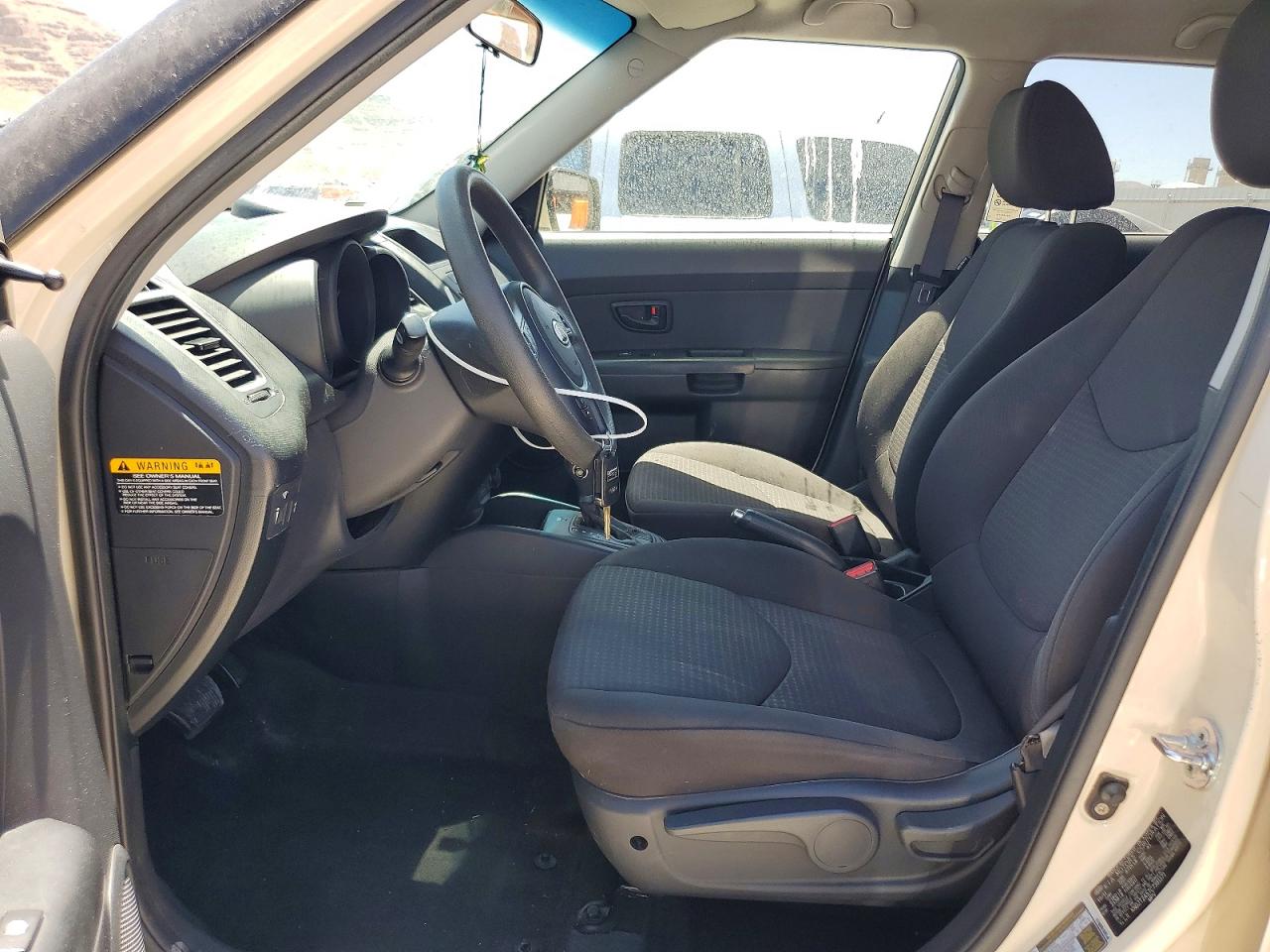 2012 Kia Soul Base Cream vin: KNDJT2A57C7391371